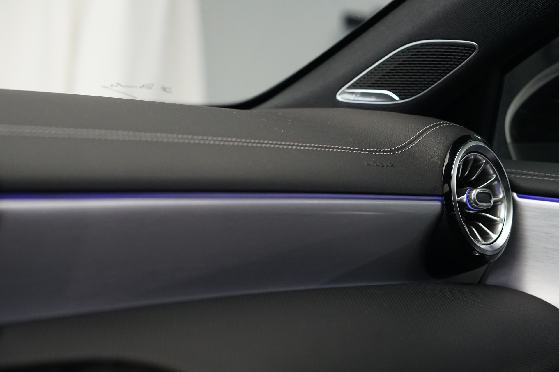 MERCEDES-BENZ A 45 S AMG 4Matic+ Speedshift *CH-Fahrzeug* *Pano* *Performance Sitze*-image-23