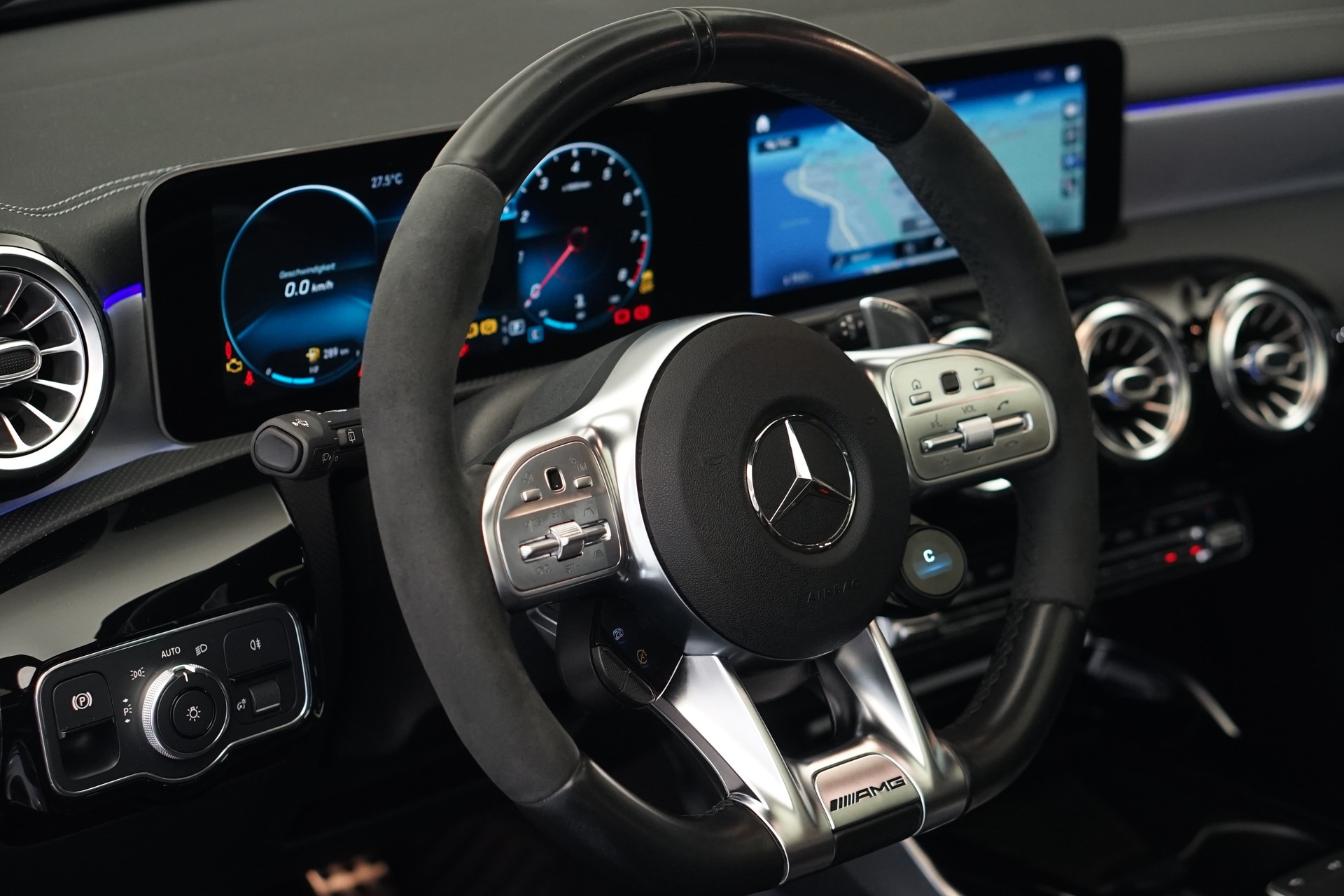 MERCEDES-BENZ A 45 S AMG 4Matic+ Speedshift *CH-Fahrzeug* *Pano* *Performance Sitze*-image-19