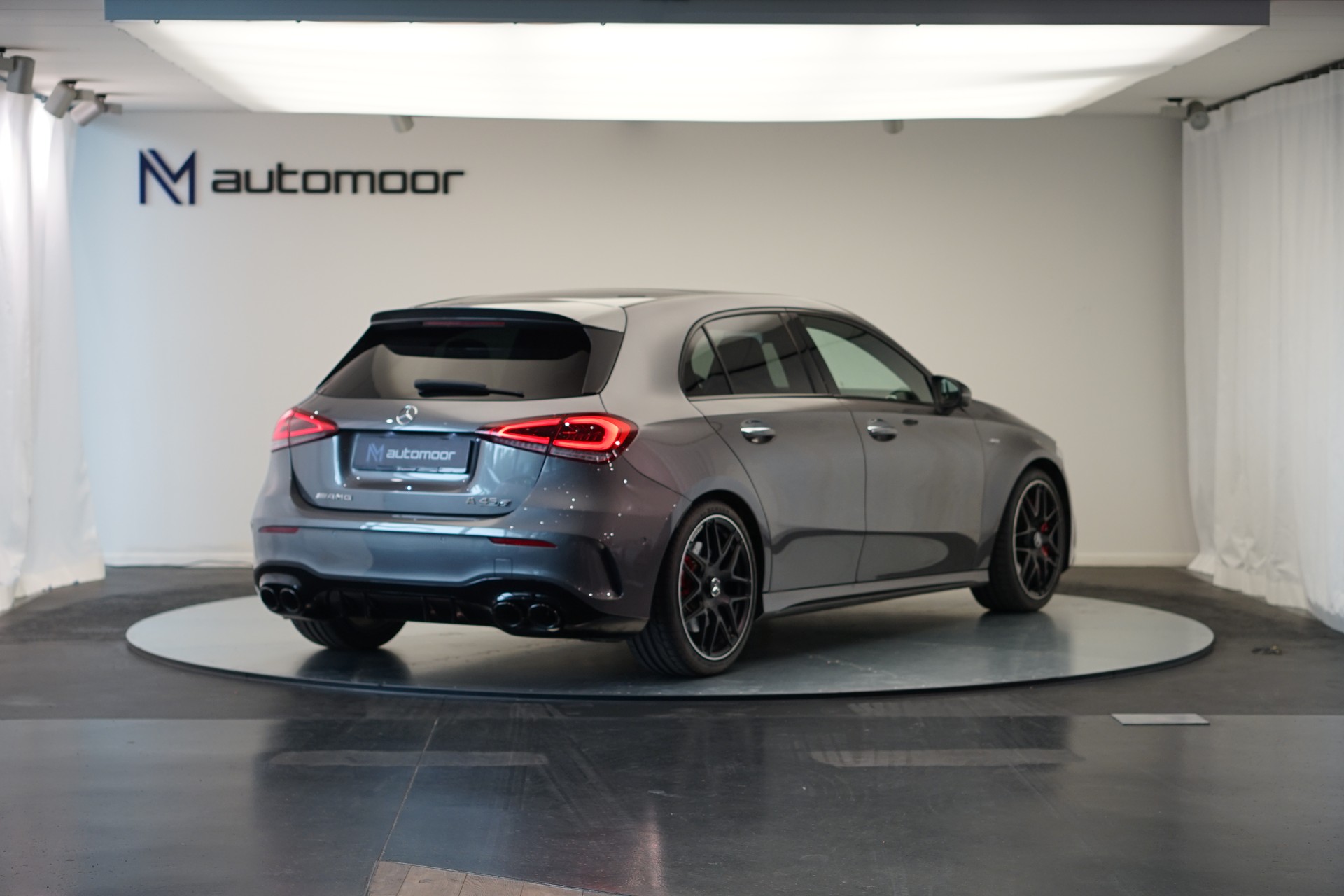 MERCEDES-BENZ A 45 S AMG 4Matic+ Speedshift *CH-Fahrzeug* *Pano* *Performance Sitze*-image-4