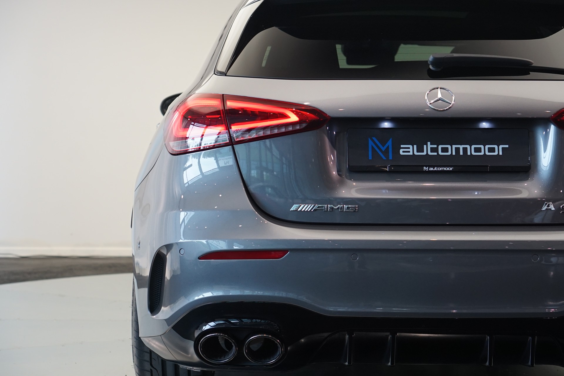 MERCEDES-BENZ A 45 S AMG 4Matic+ Speedshift *CH-Fahrzeug* *Pano* *Performance Sitze*-image-9
