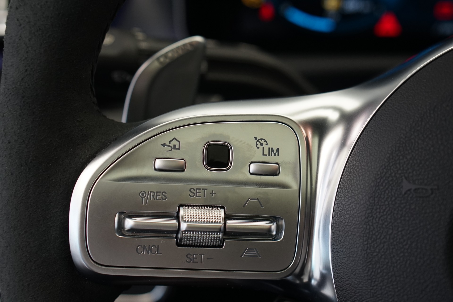 MERCEDES-BENZ A 45 S AMG 4Matic+ Speedshift *CH-Fahrzeug* *Pano* *Performance Sitze*-image-25