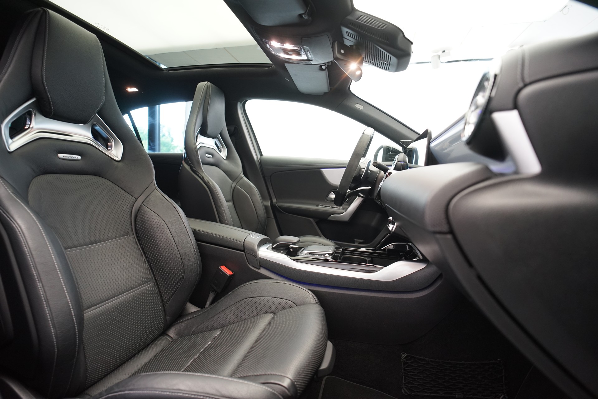 MERCEDES-BENZ A 45 S AMG 4Matic+ Speedshift *CH-Fahrzeug* *Pano* *Performance Sitze*-image-15