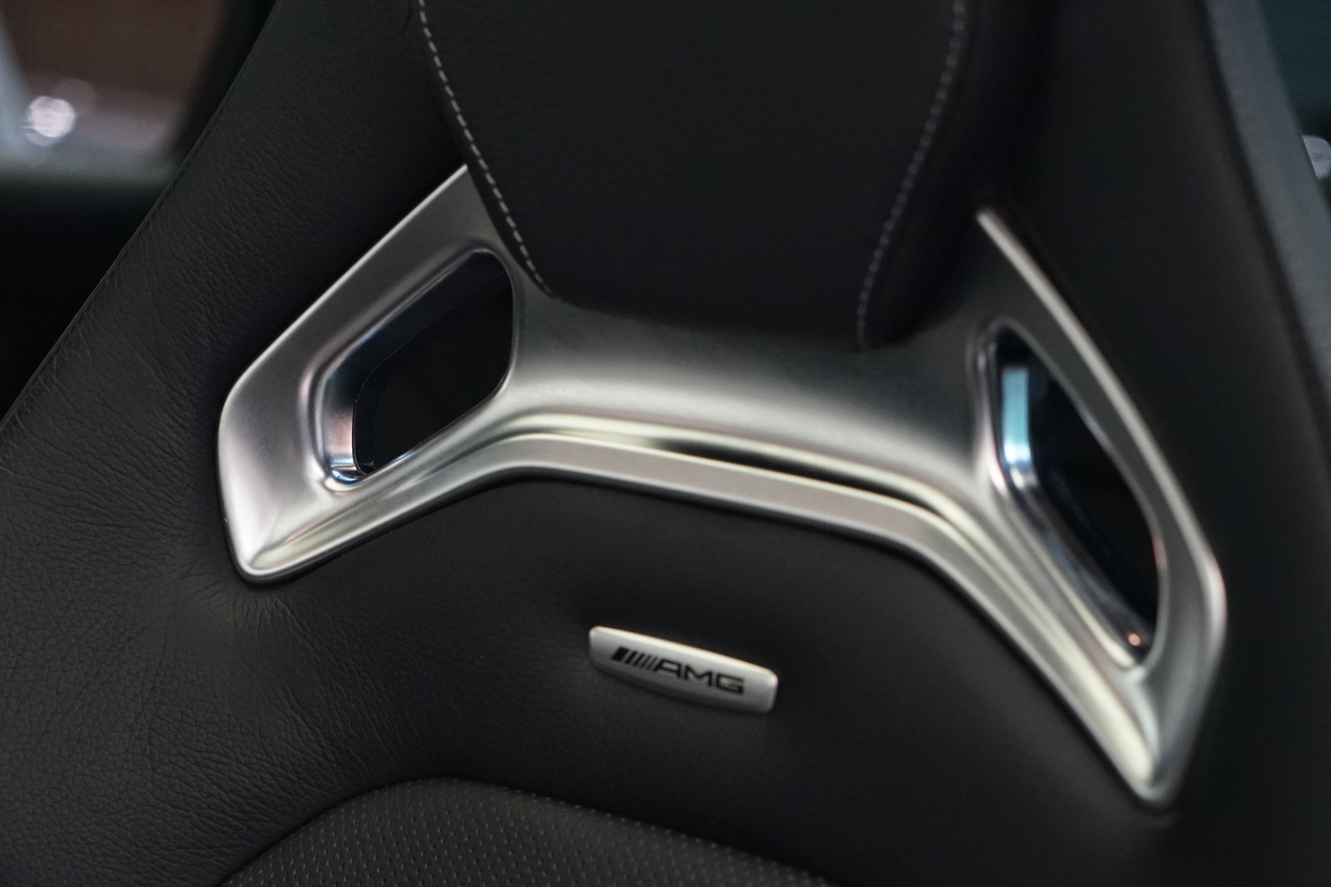 MERCEDES-BENZ A 45 S AMG 4Matic+ Speedshift *CH-Fahrzeug* *Pano* *Performance Sitze*-image-36