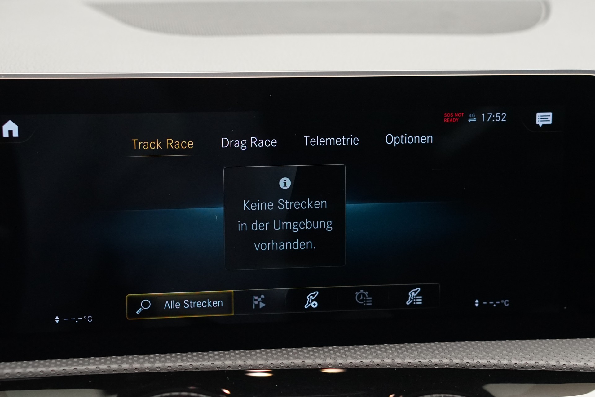 MERCEDES-BENZ A 45 S AMG 4Matic+ Speedshift *CH-Fahrzeug* *Pano* *Performance Sitze*-image-34