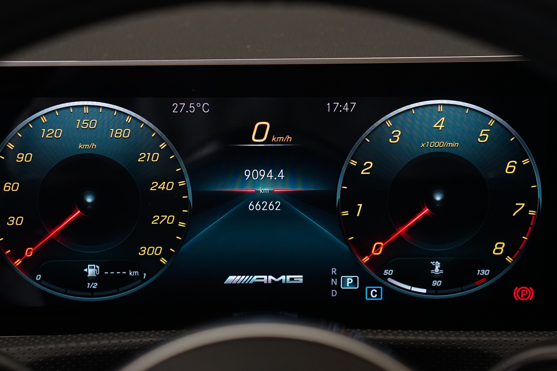 MERCEDES-BENZ A 45 S AMG 4Matic+ Speedshift *CH-Fahrzeug* *Pano* *Performance Sitze*-image-26