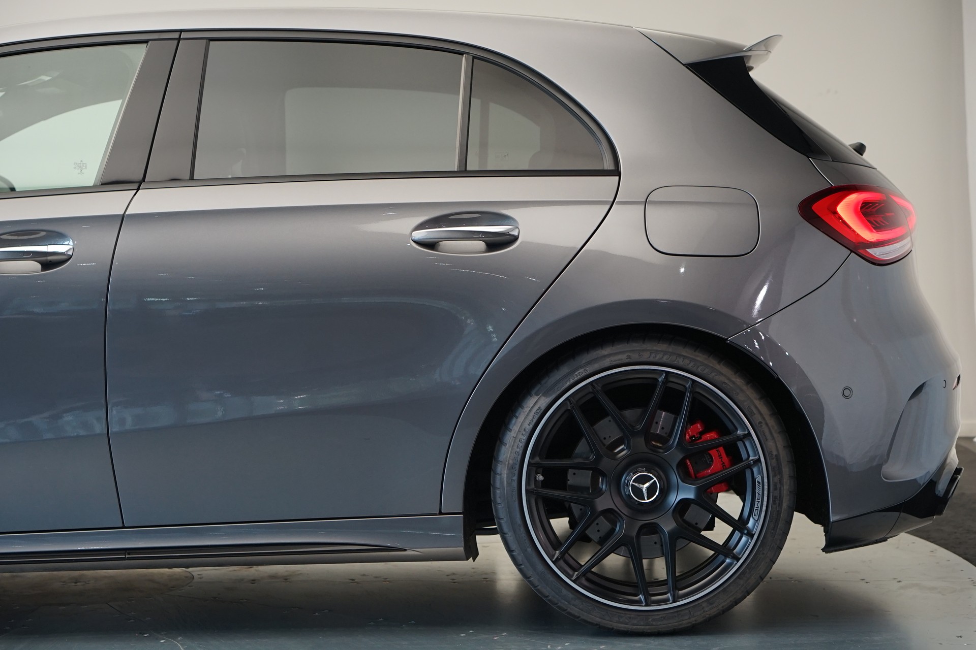 MERCEDES-BENZ A 45 S AMG 4Matic+ Speedshift *CH-Fahrzeug* *Pano* *Performance Sitze*-image-40