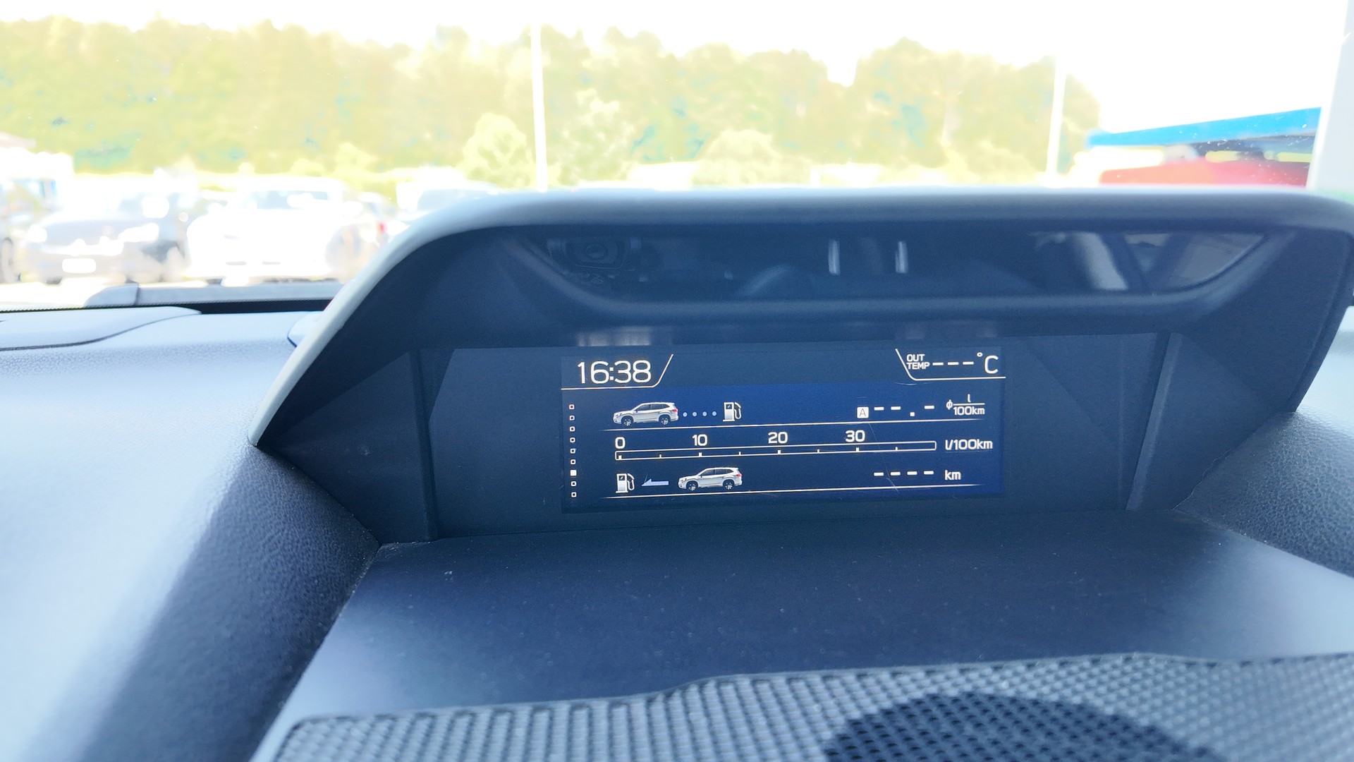 SUBARU Forester 2.0i e-Boxer Luxury Lineartronic-image-12