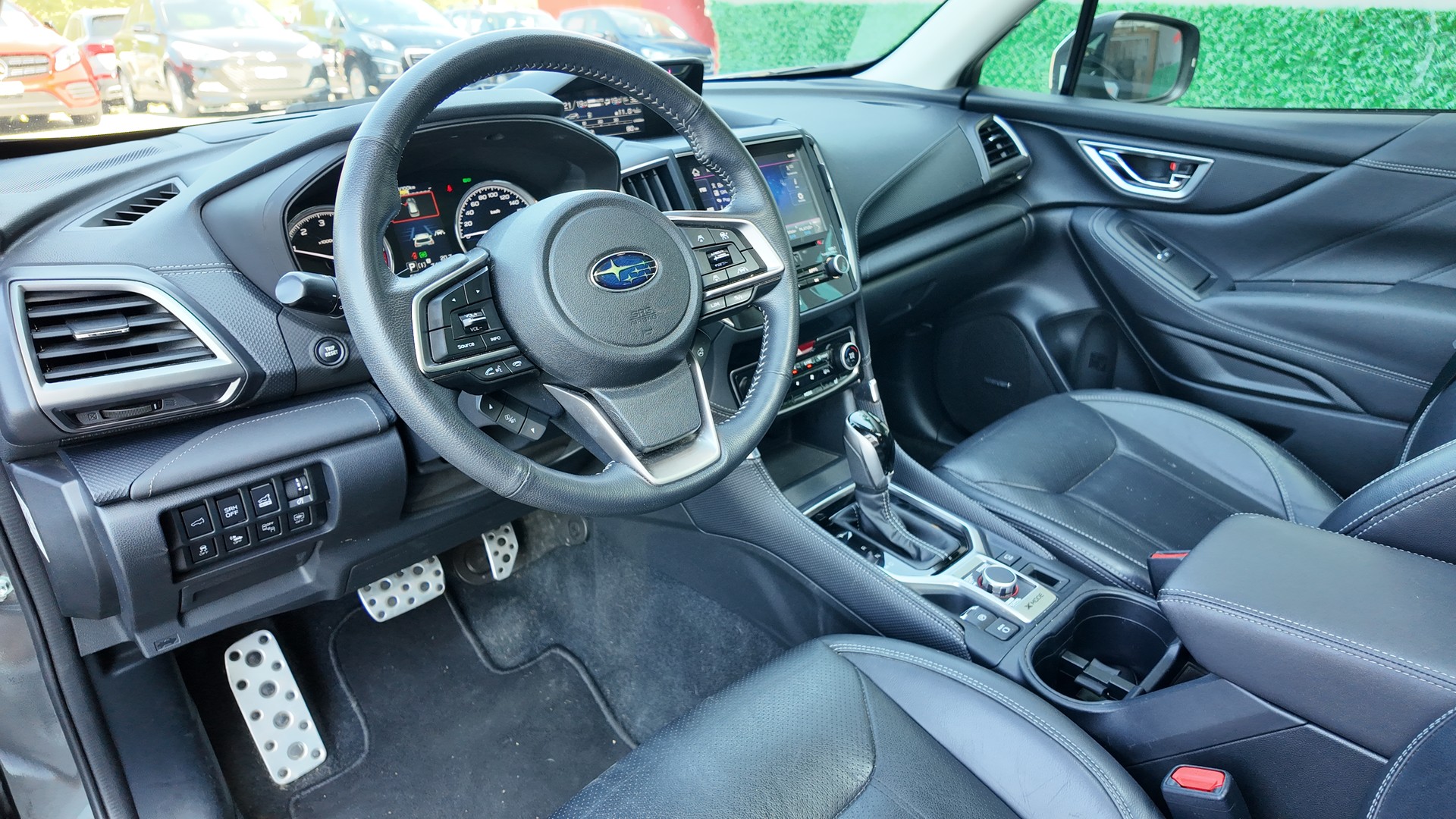 SUBARU Forester 2.0i e-Boxer Luxury Lineartronic-image-9