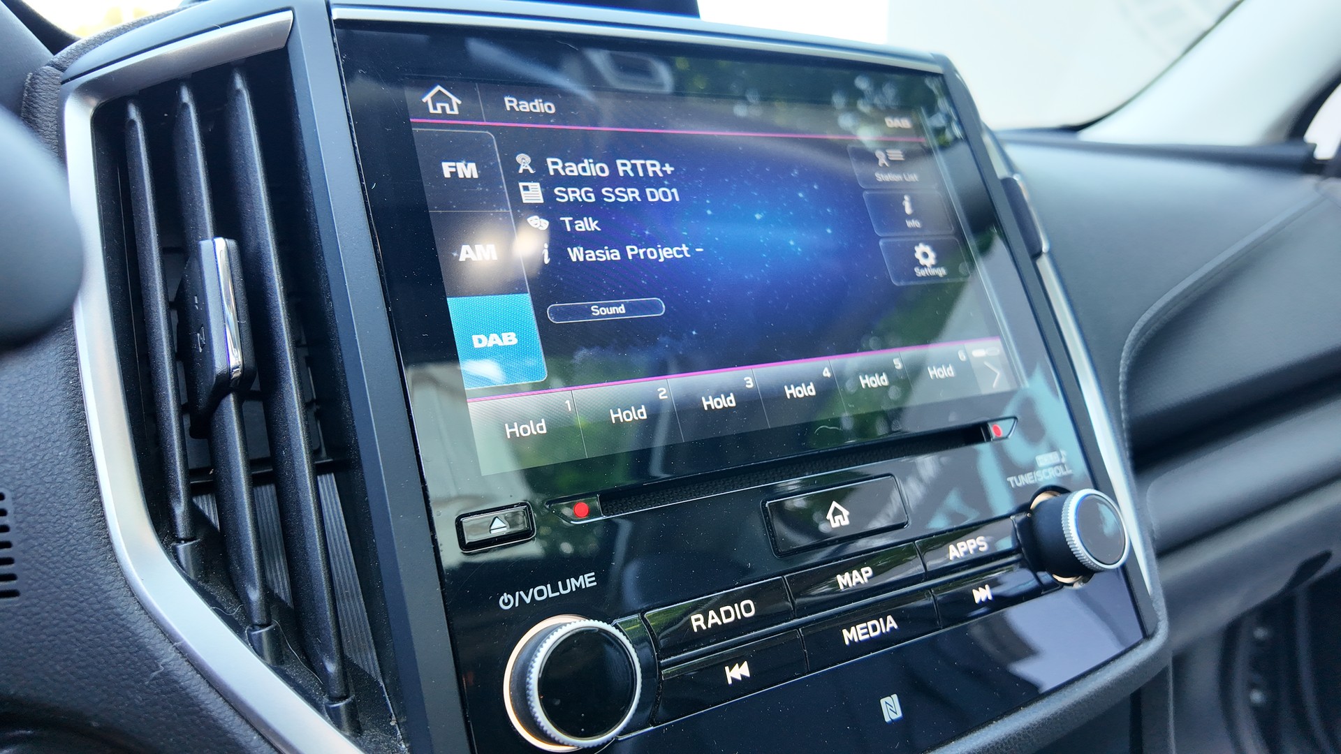 SUBARU Forester 2.0i e-Boxer Luxury Lineartronic-image-13