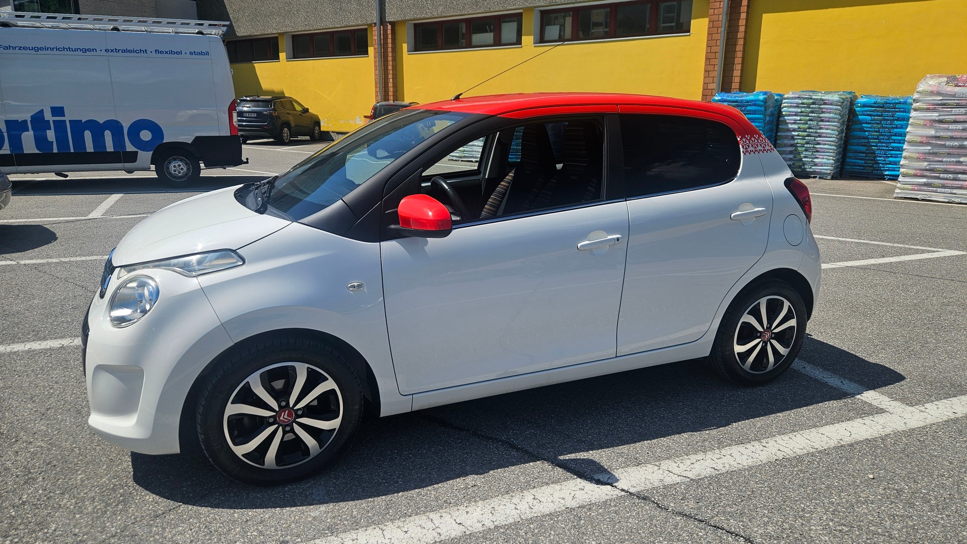 CITROEN C1 1.2 VTi Swiss&Me-image-1