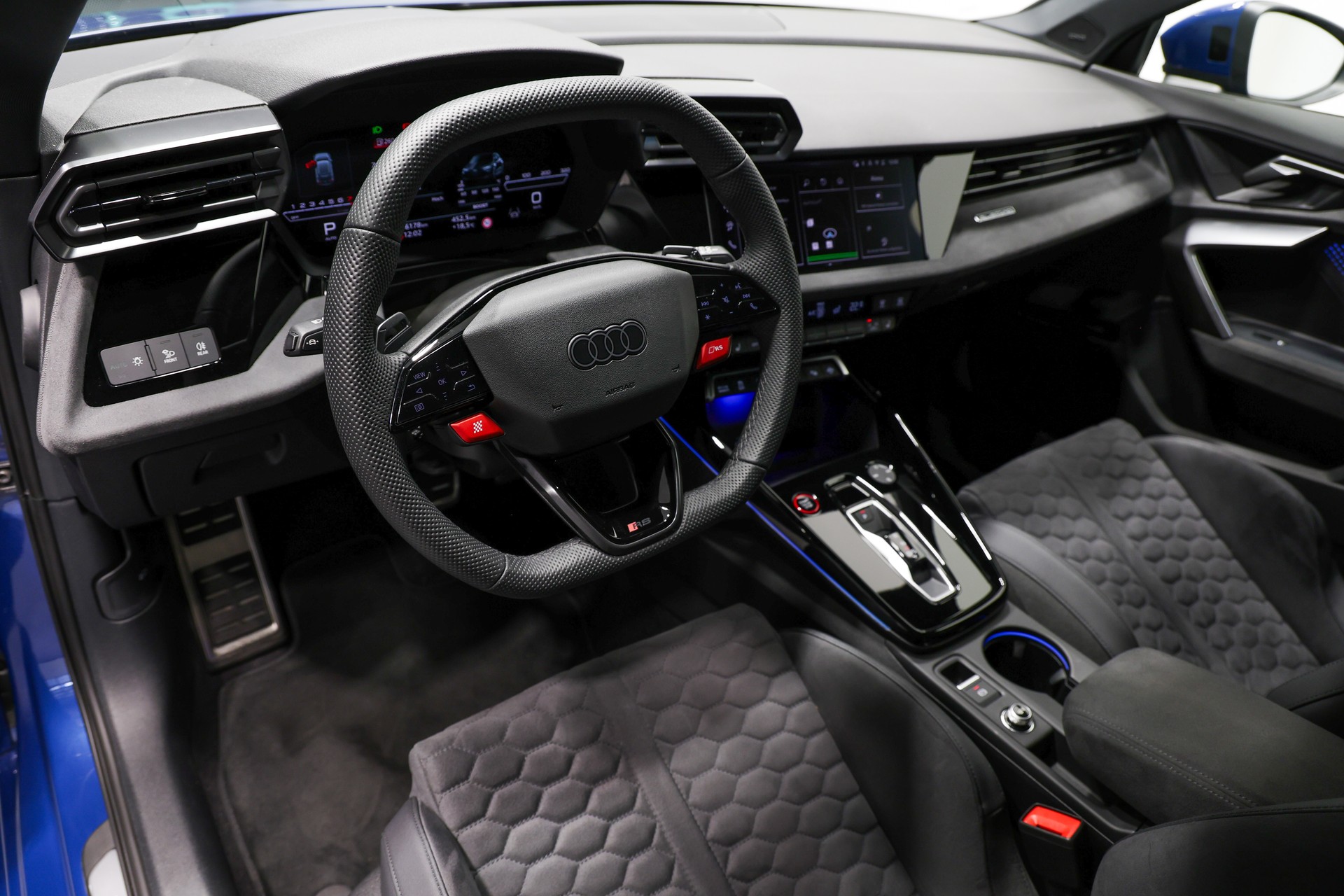 AUDI RS3 Sportback 2.5 TSI quattro S-tronic *Facelift*Schalensitze*5 Jahre Werksgarantie*-image-18