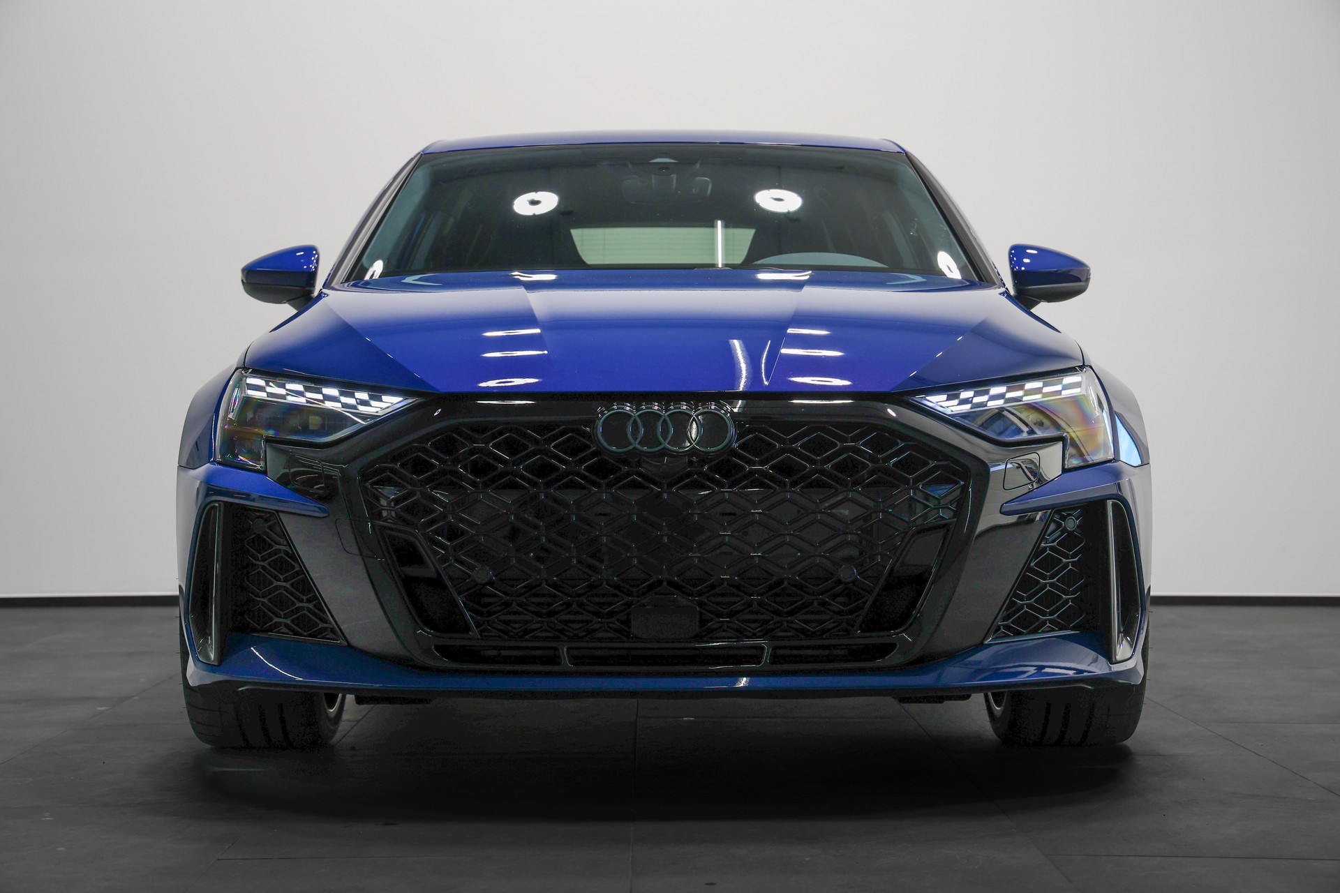 AUDI RS3 Sportback 2.5 TSI quattro S-tronic *Facelift*Schalensitze*5 Jahre Werksgarantie*-image-4