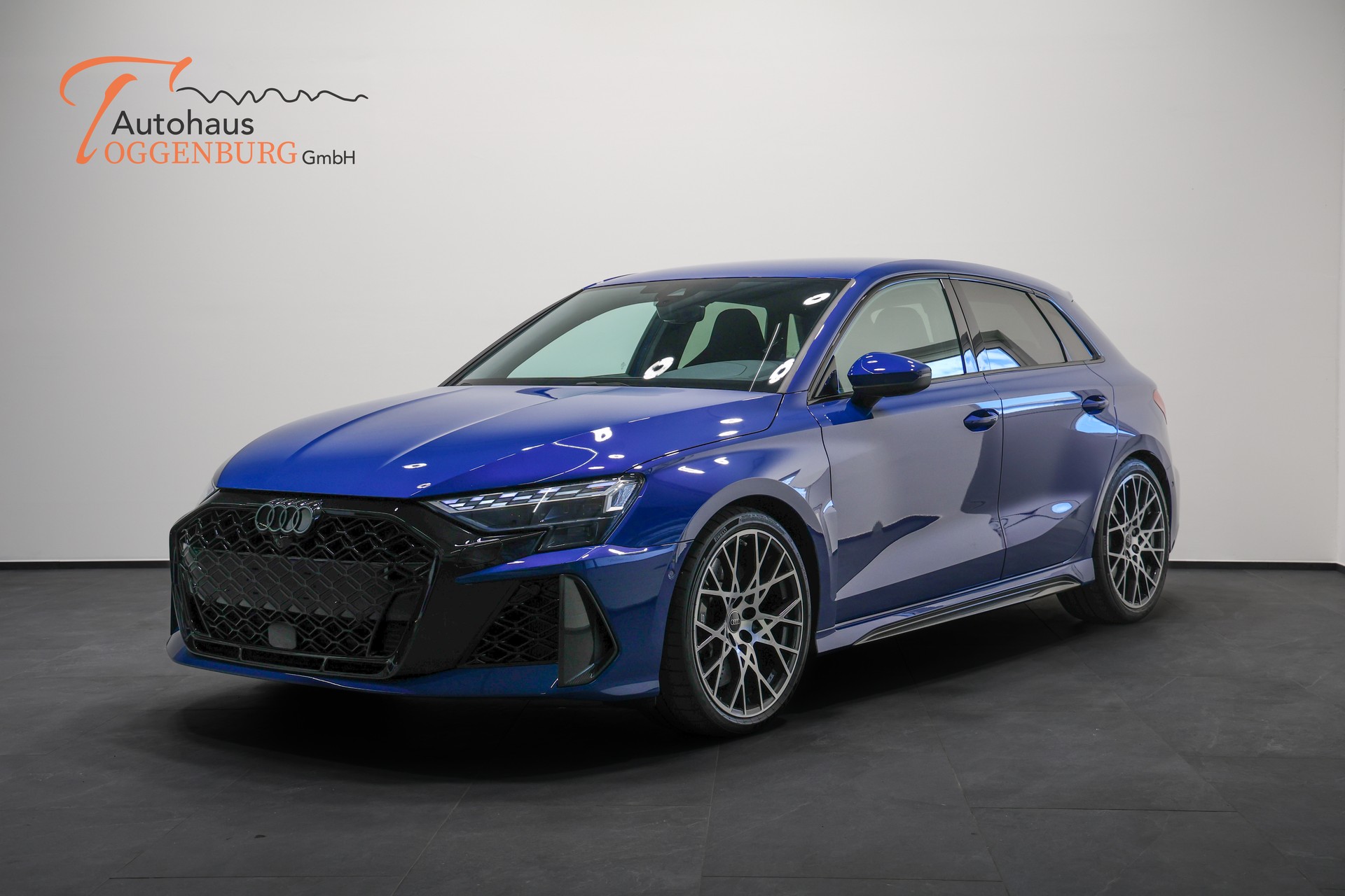 AUDI RS3 Sportback 2.5 TSI quattro S-tronic *Facelift*Schalensitze*5 Jahre Werksgarantie*-showroom-element-1