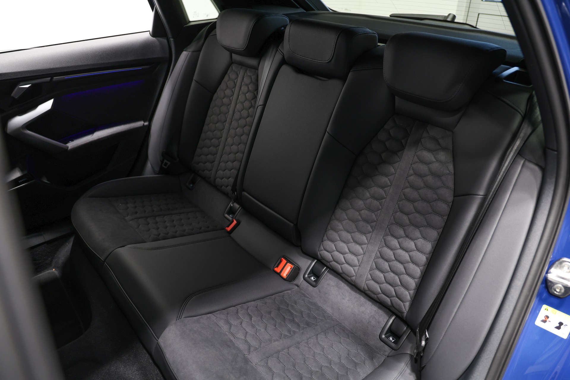AUDI RS3 Sportback 2.5 TSI quattro S-tronic *Facelift*Schalensitze*5 Jahre Werksgarantie*-image-21