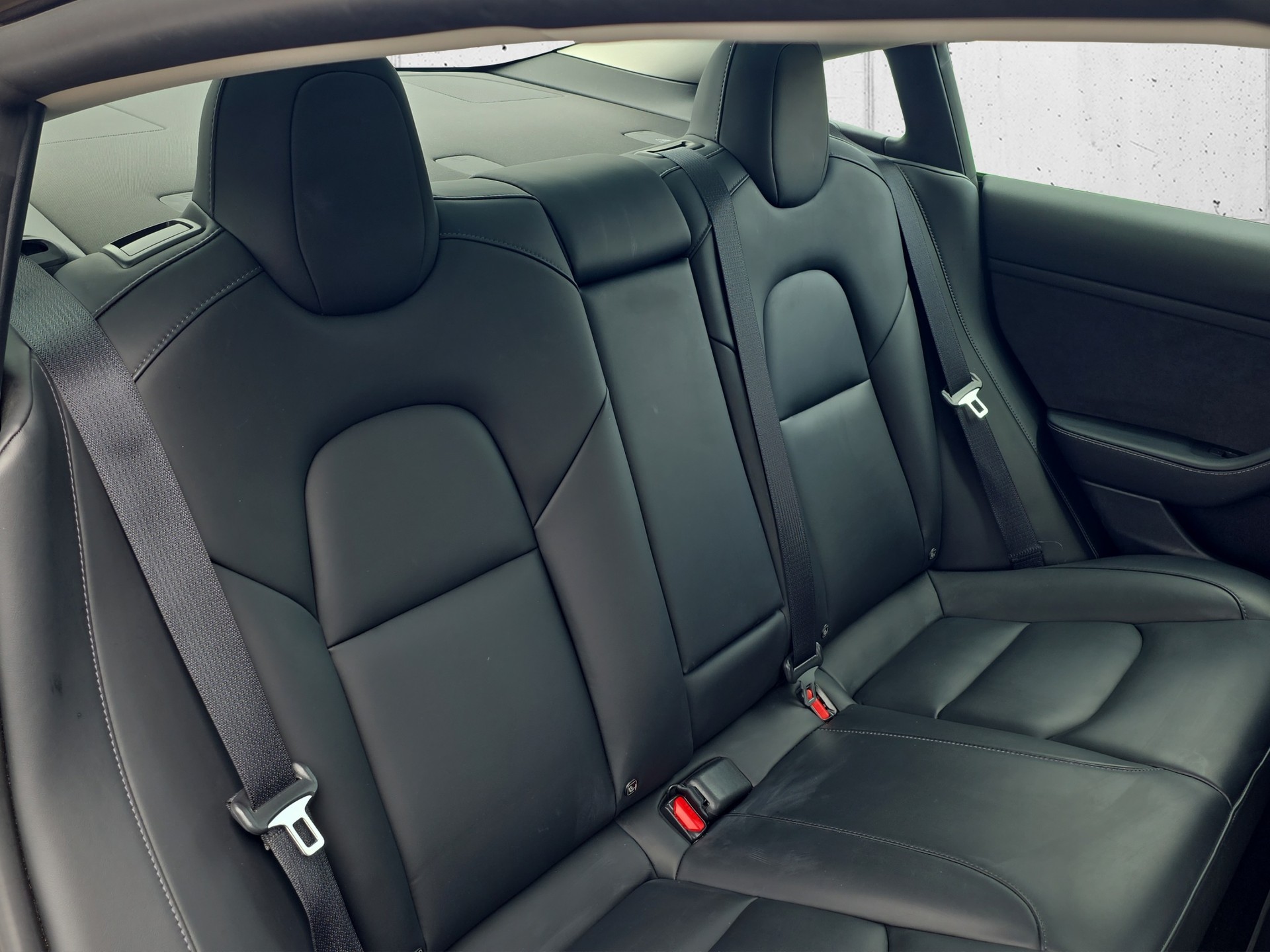 TESLA Model 3 Long Range D-image-12