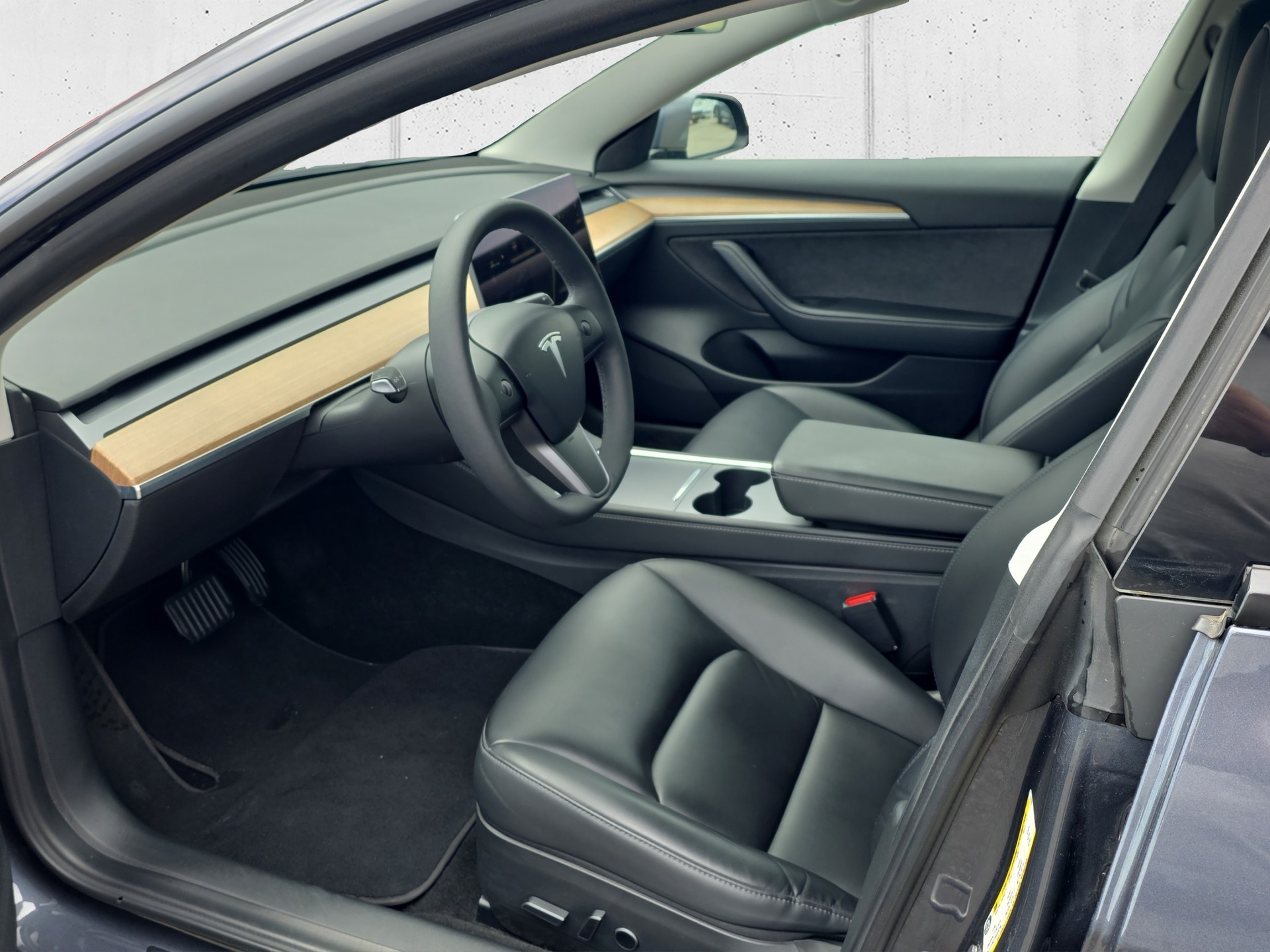 TESLA Model 3 Long Range D-image-8