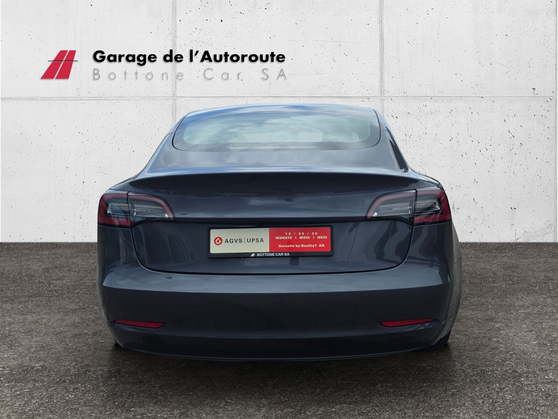 TESLA Model 3 Long Range D-showroom-element-3
