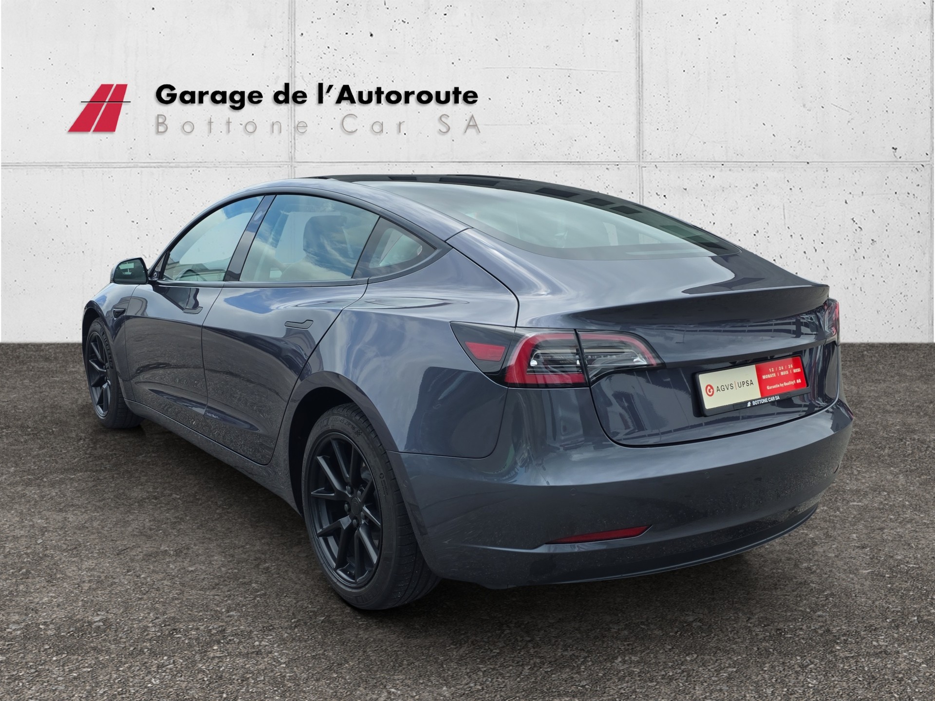 TESLA Model 3 Long Range D-showroom-element-2