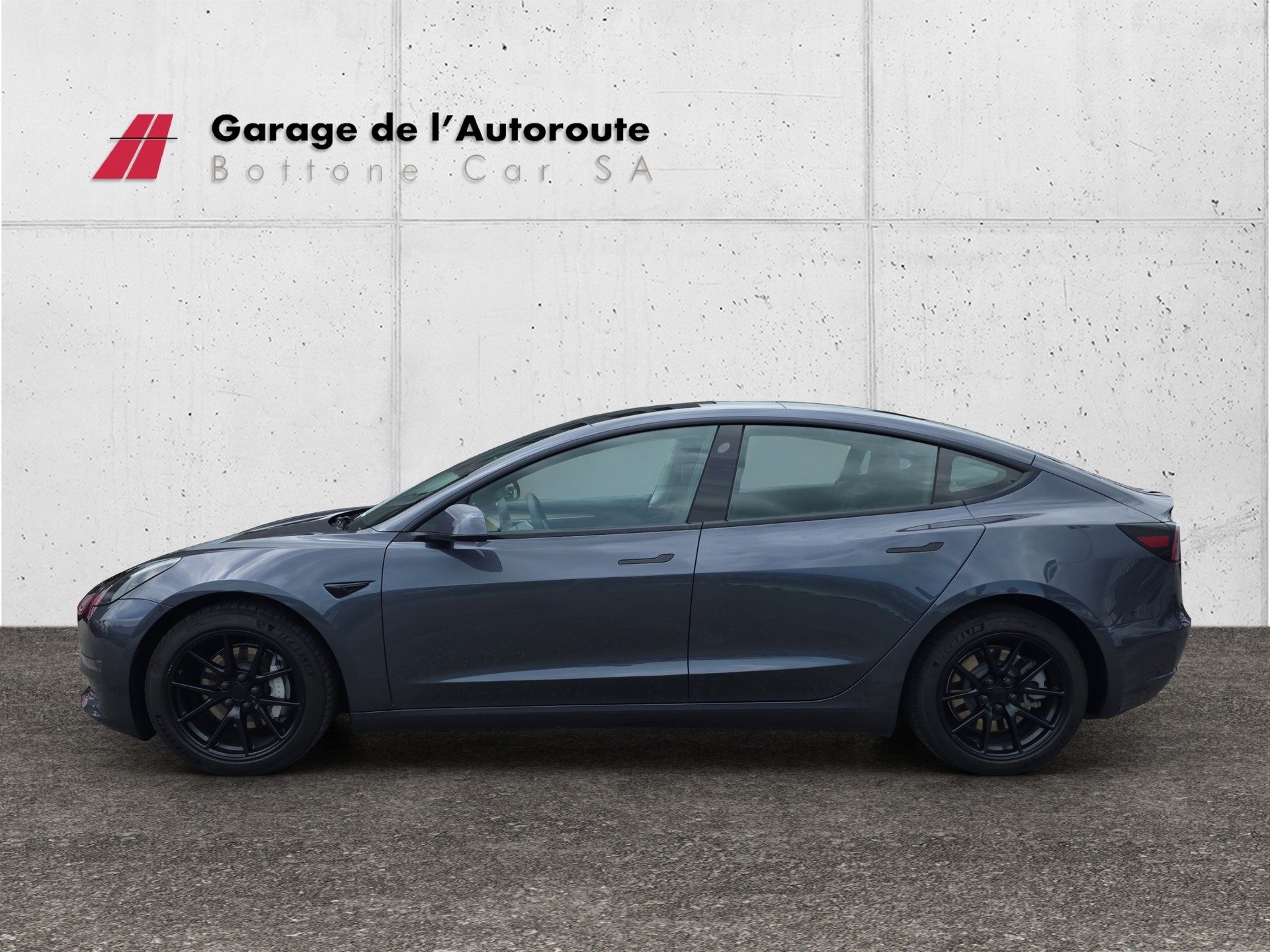 TESLA Model 3 Long Range D-showroom-element-1