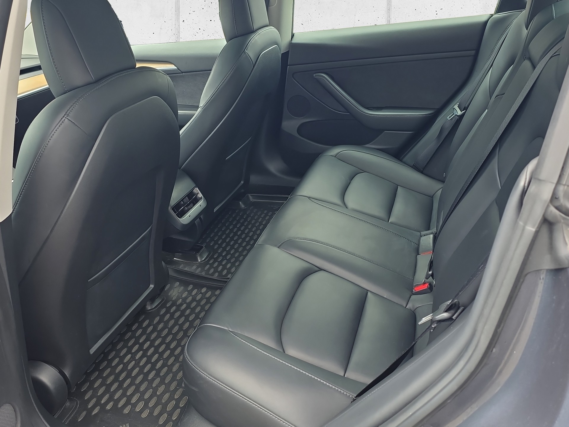 TESLA Model 3 Long Range D-image-10