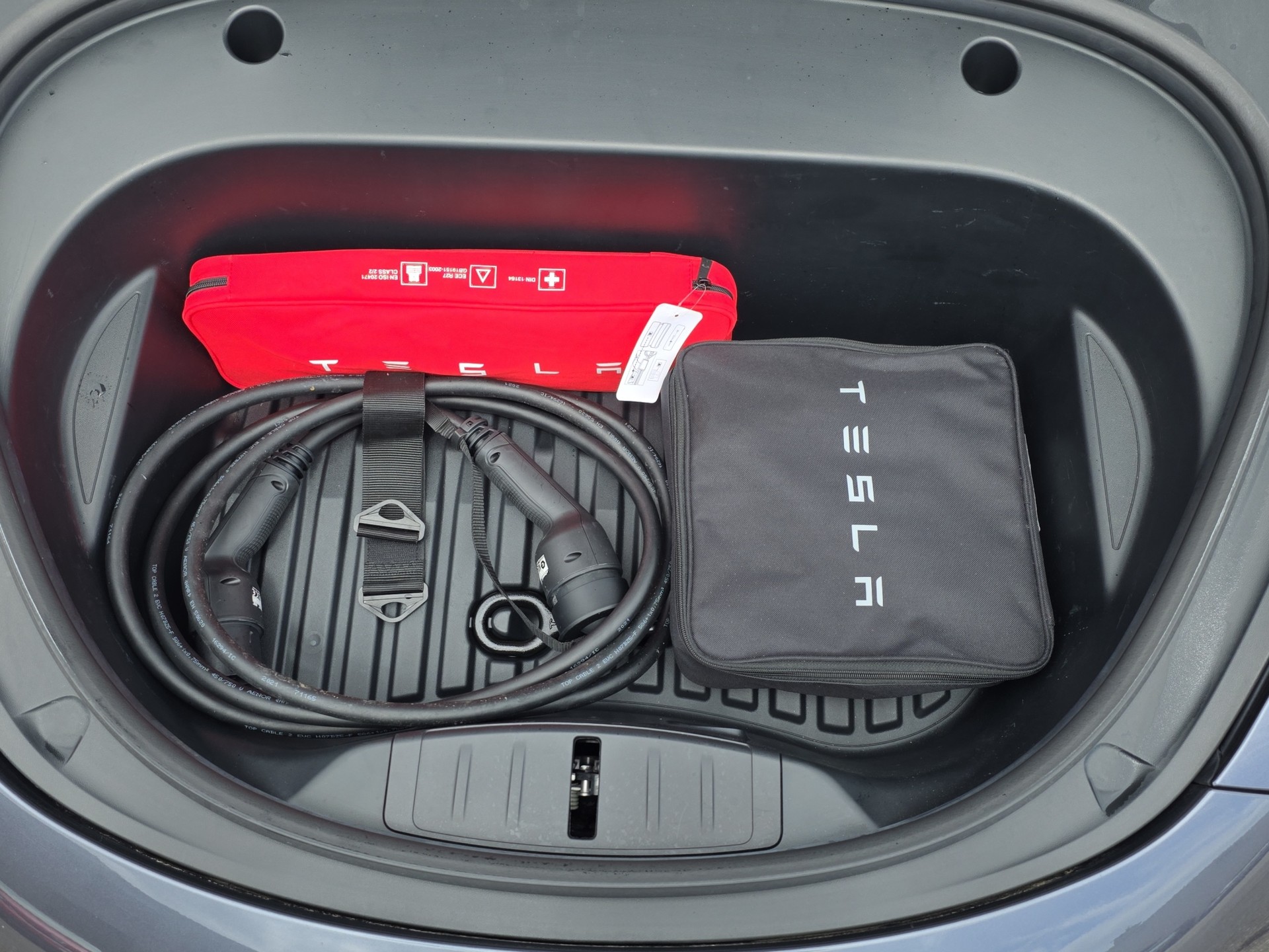TESLA Model 3 Long Range D-image-15