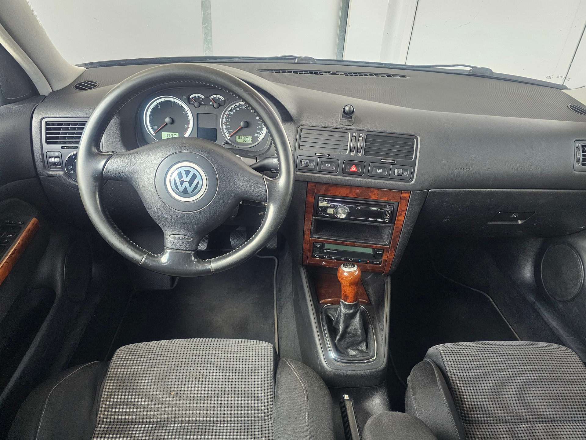 VW Bora Variant 1.9TDI PD Highlline 4Motion-image-10