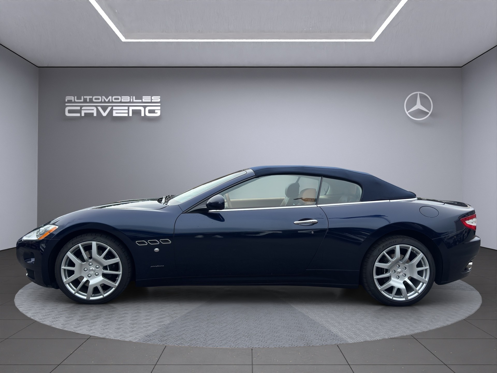 MASERATI GranCabrio Automatica-showroom-element-1