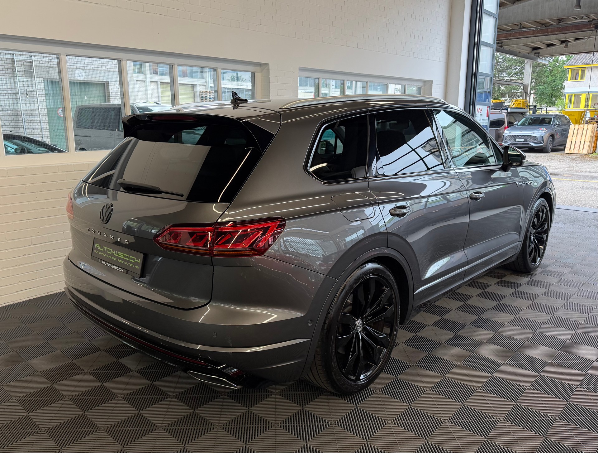 VW Touareg 4.0 V8 421 PS TDI 4X4 R-LINE Atmosphere Tiptronic-showroom-element-2