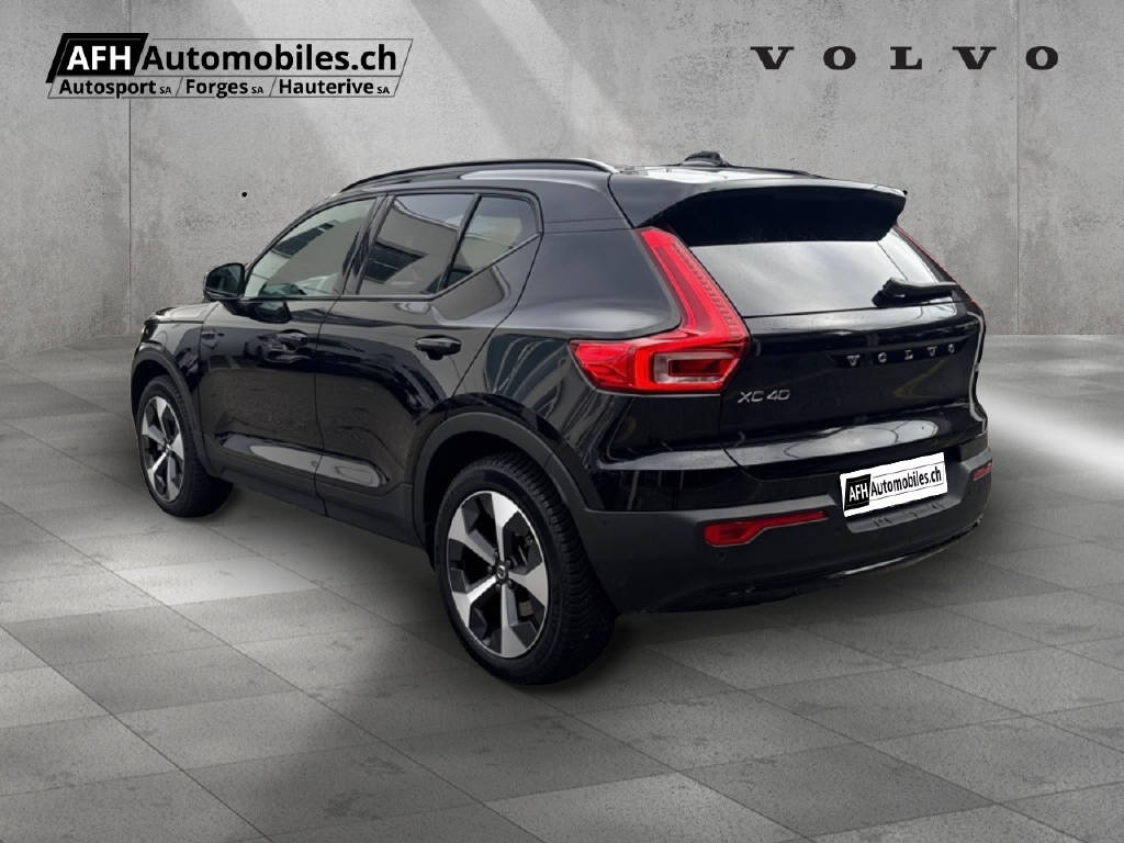 VOLVO XC40 2.0 B3 MH Plus Dark-showroom-element-2