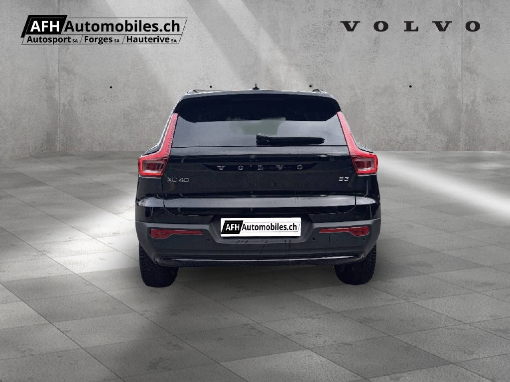 VOLVO XC40 2.0 B3 MH Plus Dark-showroom-element-3