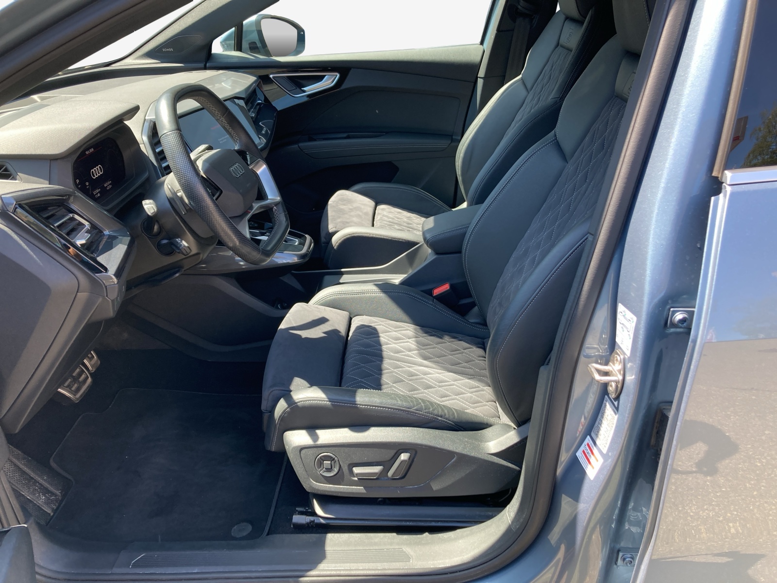 AUDI Q4 e-tron 50 quattro-image-8