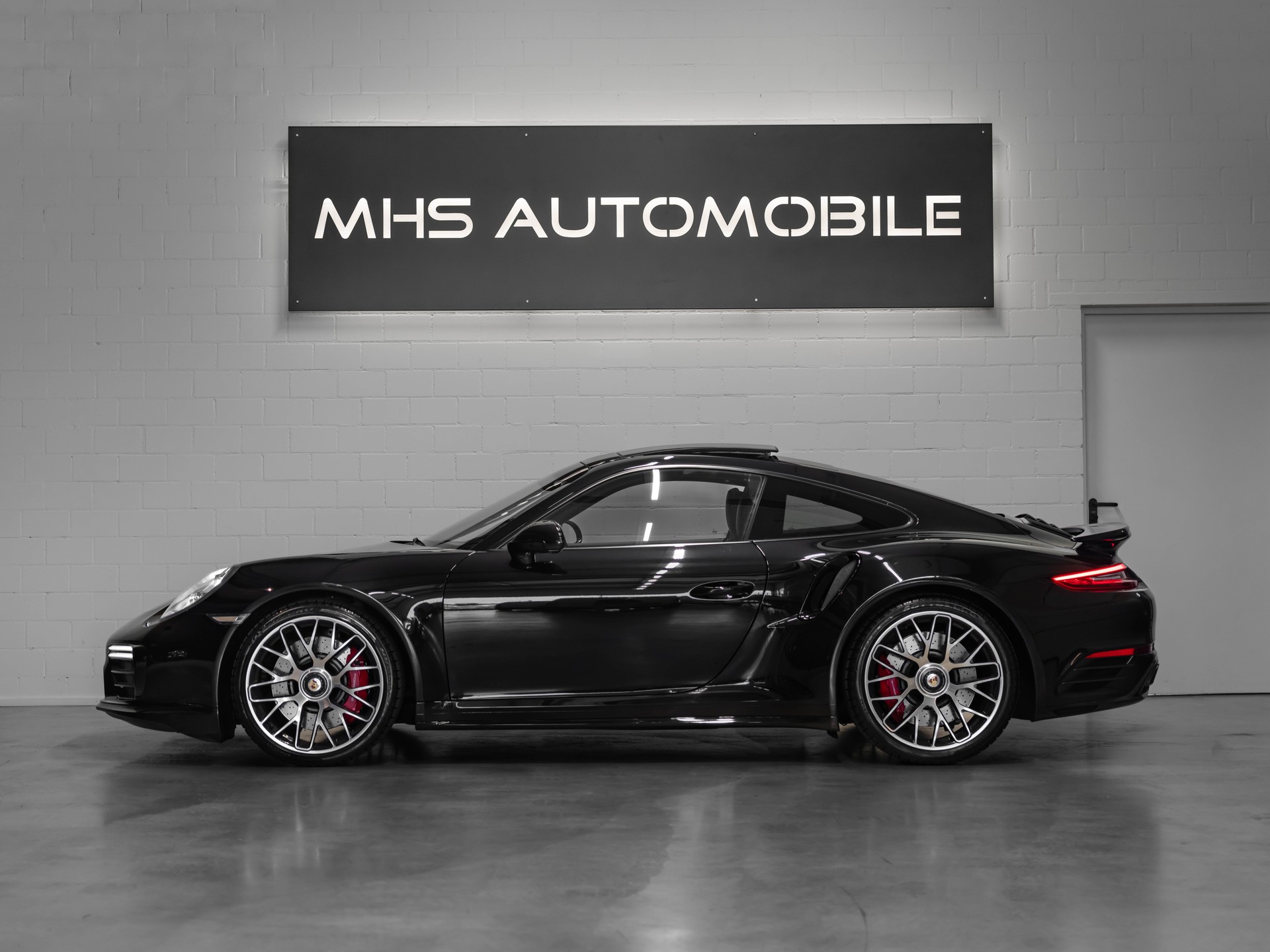PORSCHE 911 Turbo PDK-showroom-element-1