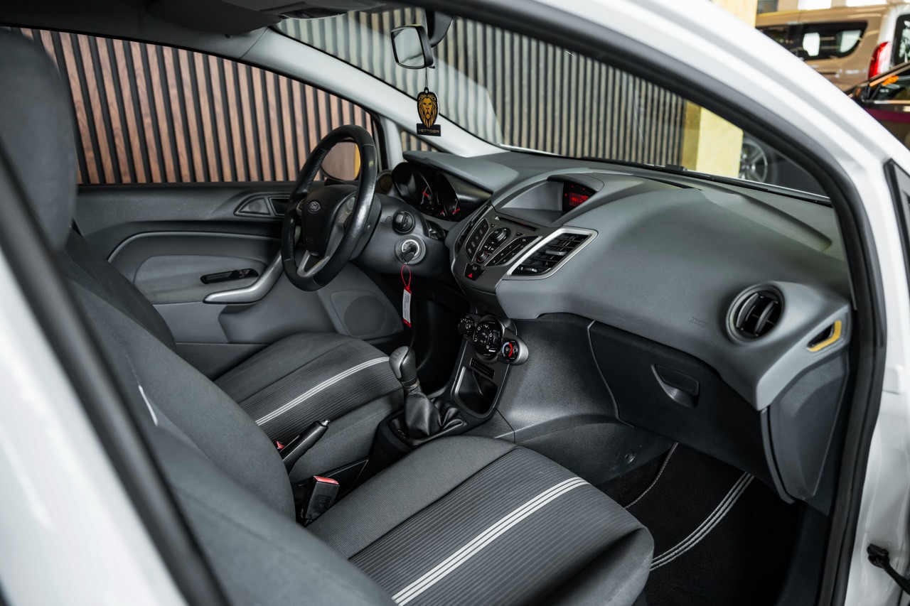 FORD Fiesta 1.25 16V Colourline-image-10