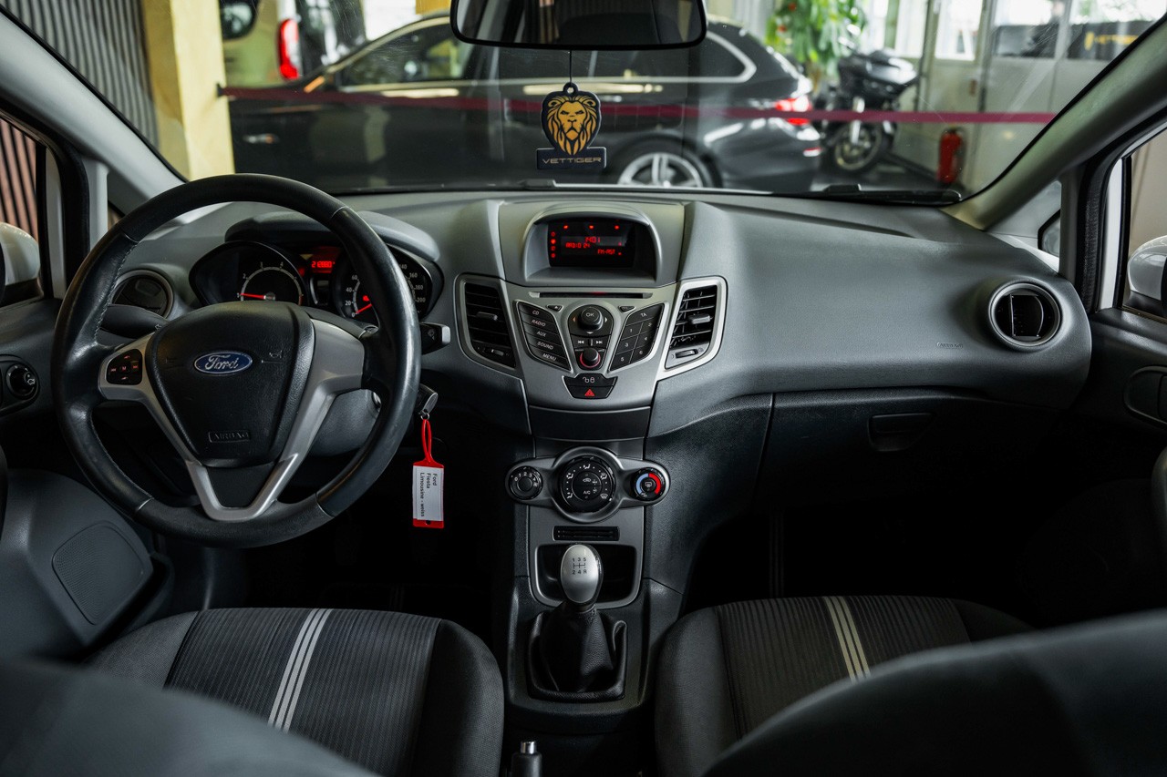 FORD Fiesta 1.25 16V Colourline-image-9