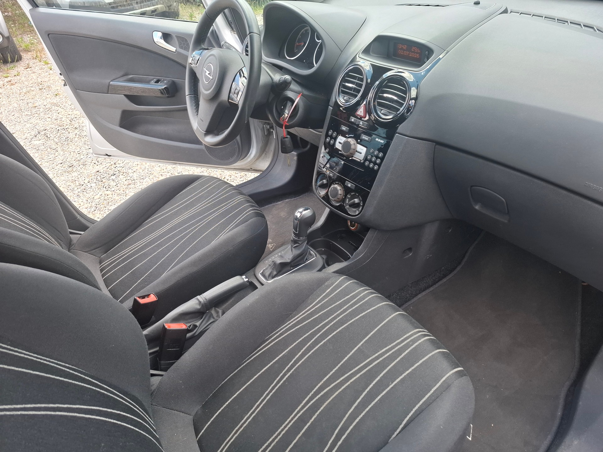 OPEL Corsa 1.4 TP Anniversary Automatic-image-12