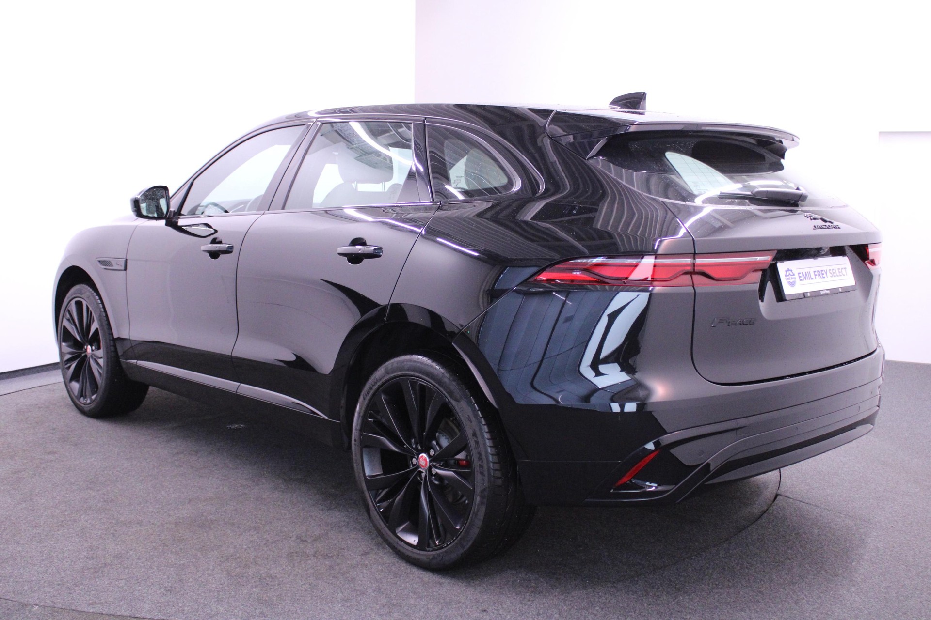 JAGUAR F-Pace 2.0 D I4 200 R-Dynamic S AWD-showroom-element-3