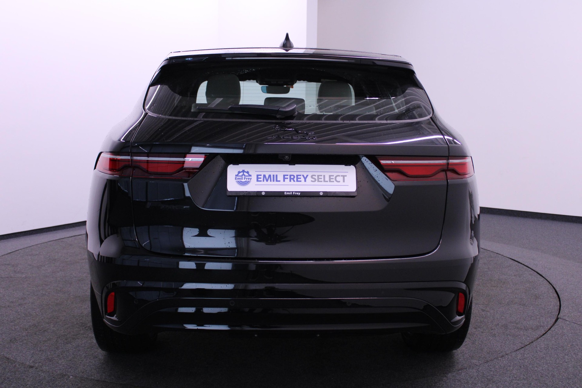 JAGUAR F-Pace 2.0 D I4 200 R-Dynamic S AWD-showroom-element-2