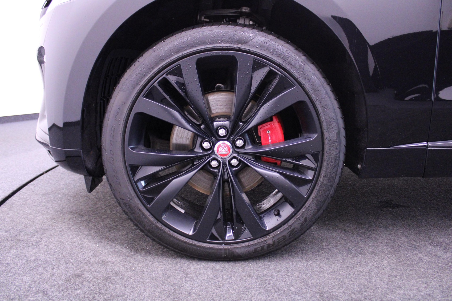 JAGUAR F-Pace 2.0 D I4 200 R-Dynamic S AWD-image-5