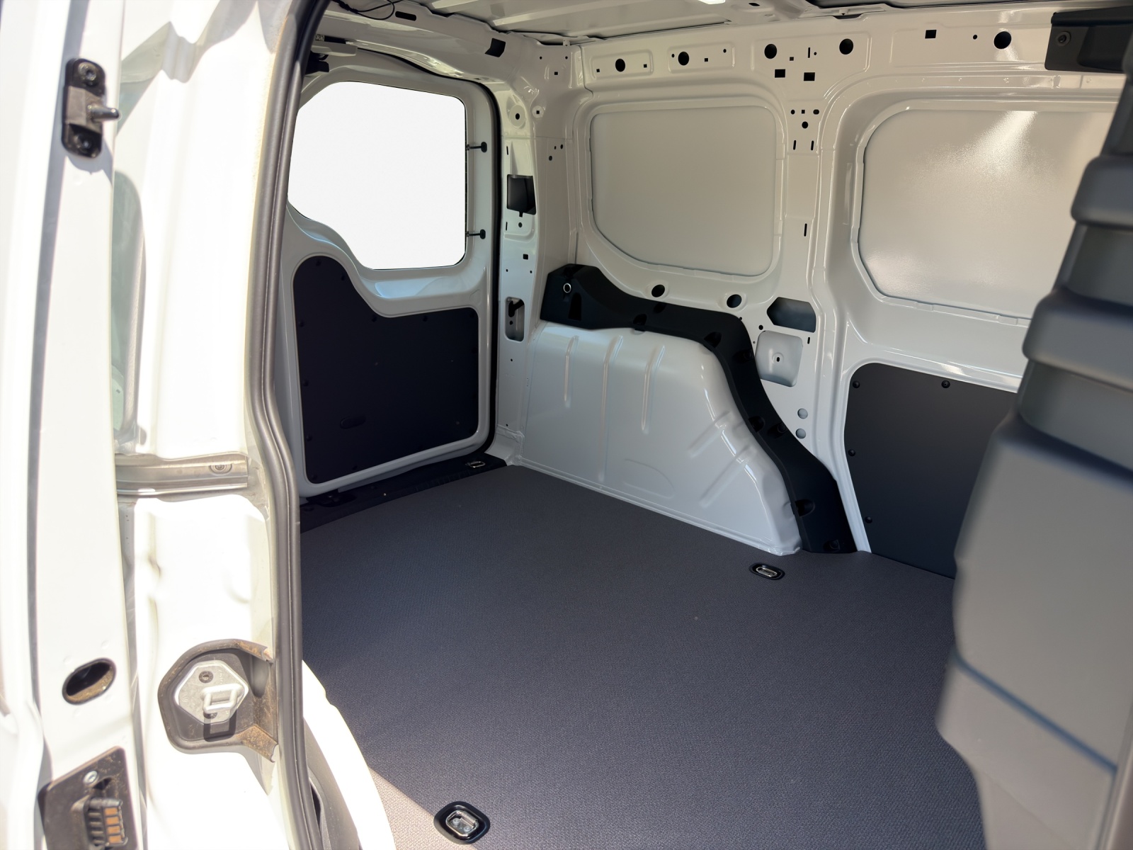 VW Caddy Cargo 2.0TDI 4Motion-image-10