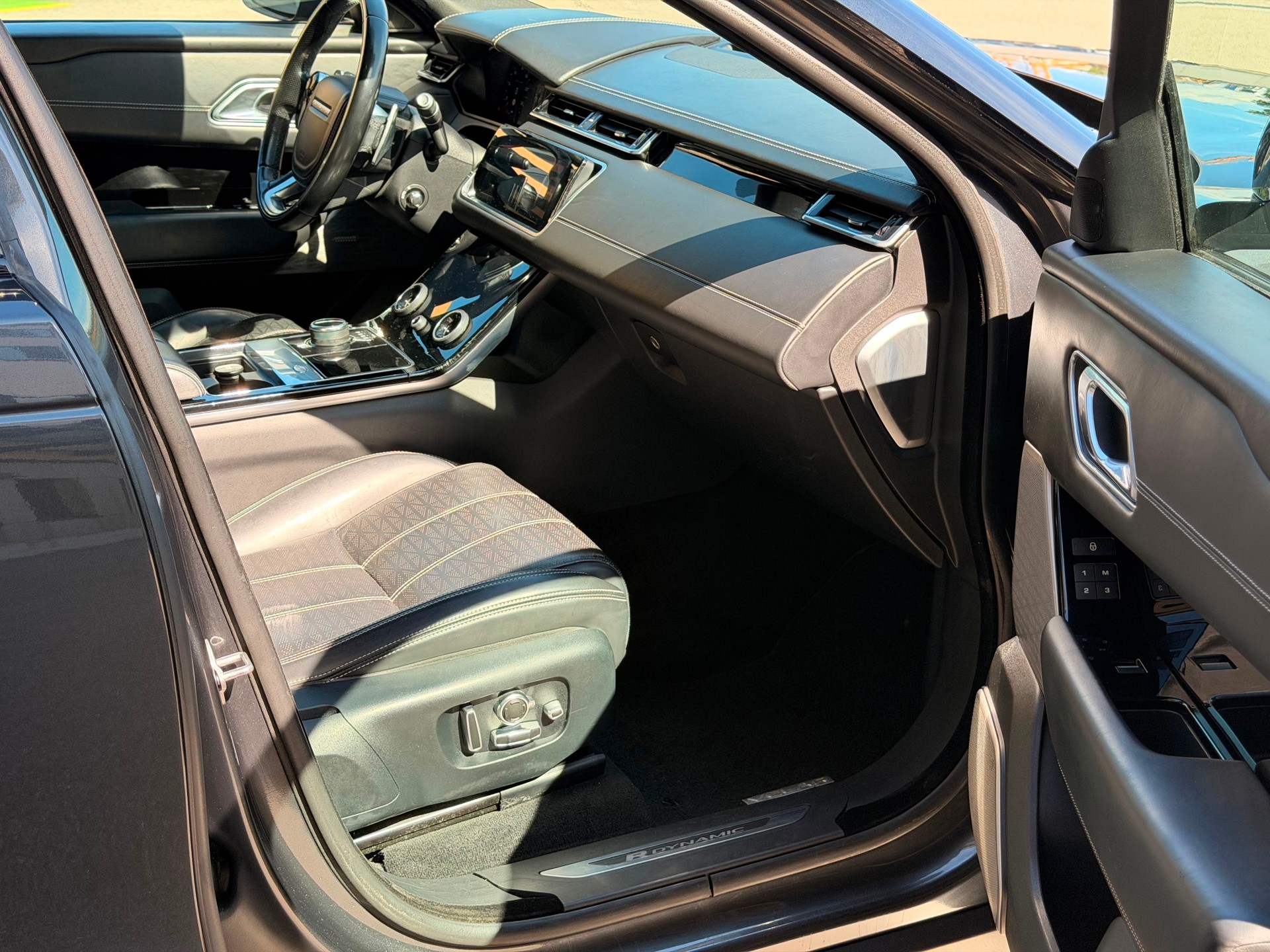 LAND ROVER Range Rover Velar R-Dynamic D 300 HSE Automatic-image-28