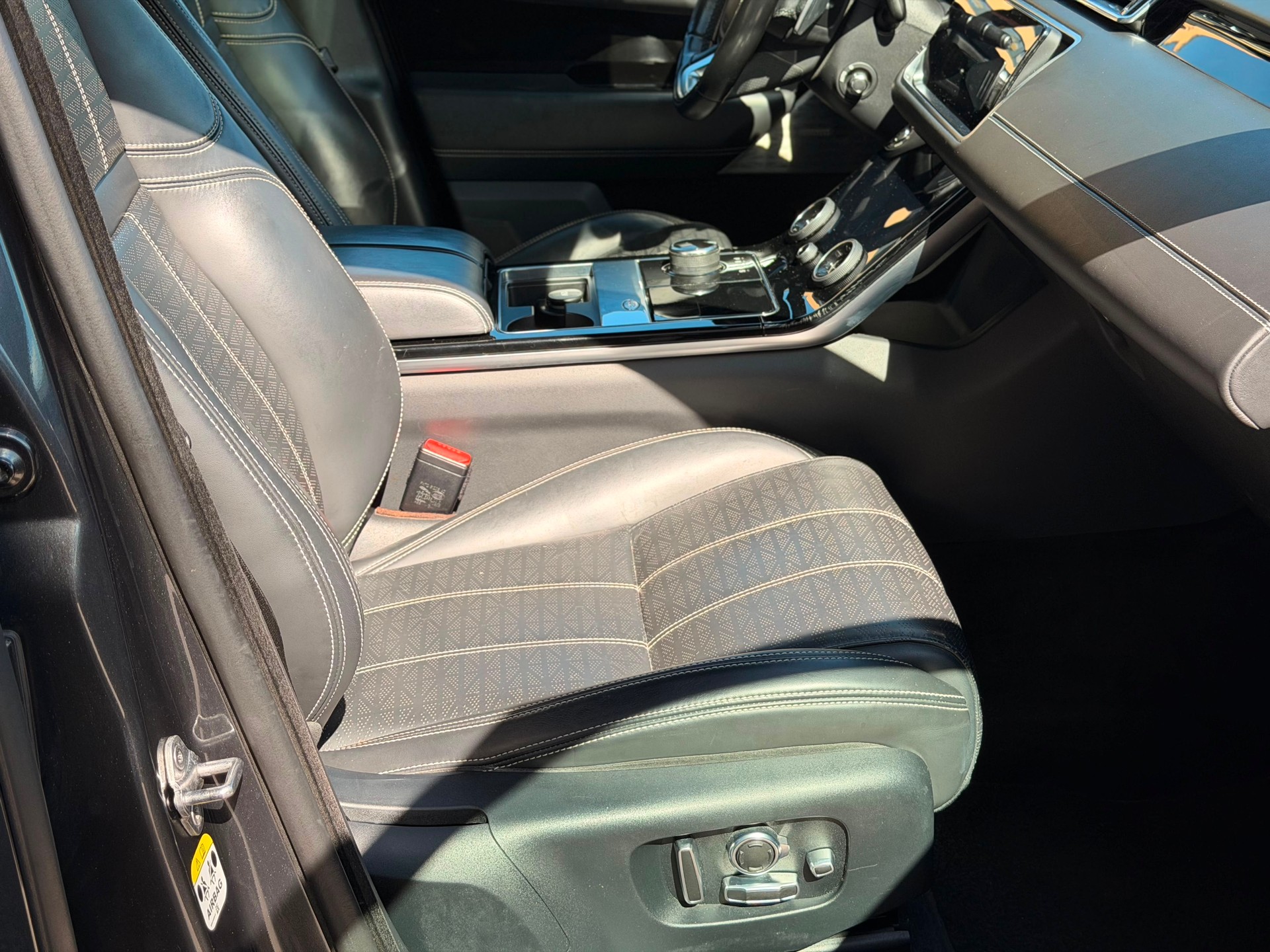LAND ROVER Range Rover Velar R-Dynamic D 300 HSE Automatic-image-24