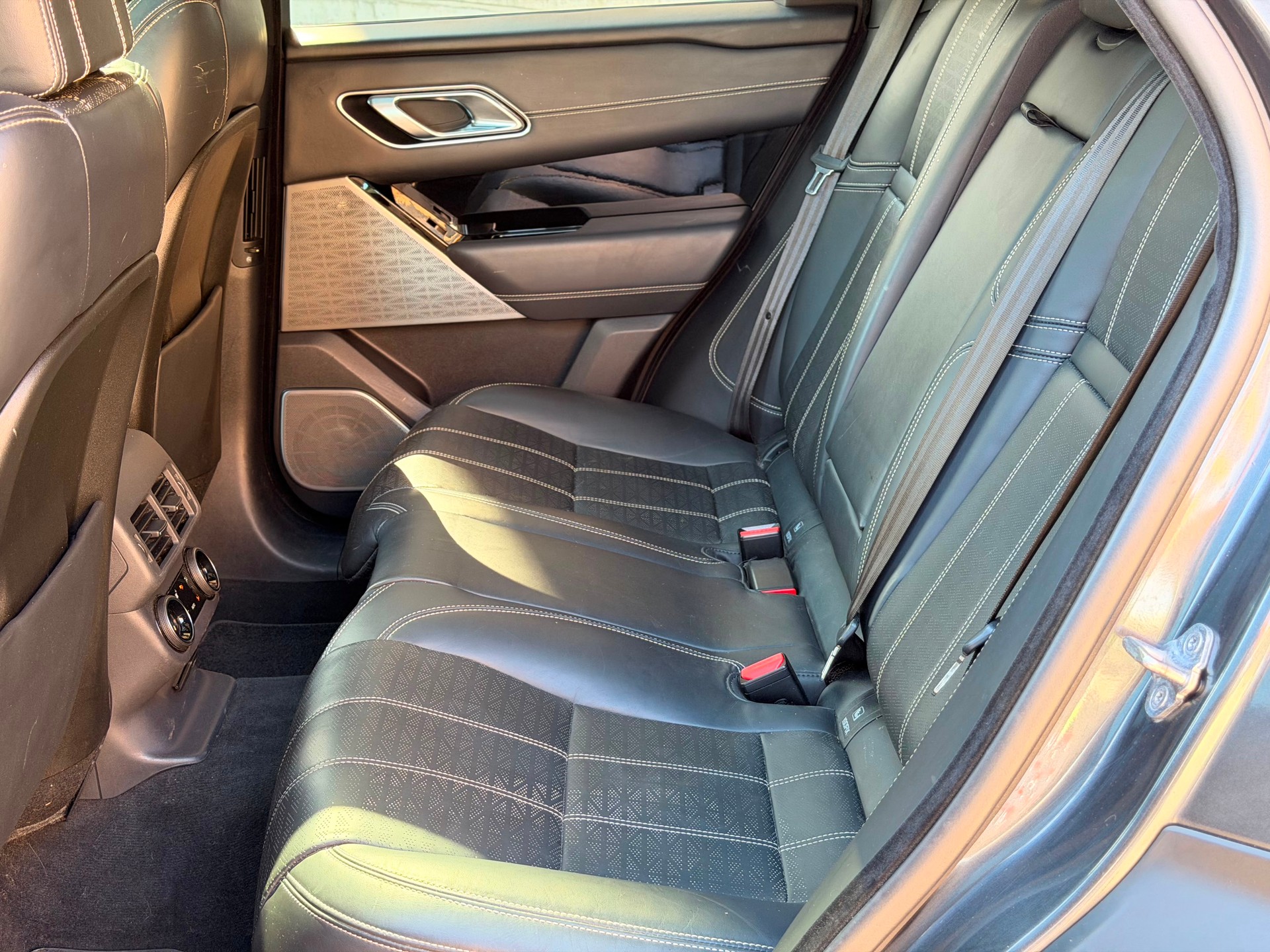 LAND ROVER Range Rover Velar R-Dynamic D 300 HSE Automatic-image-17