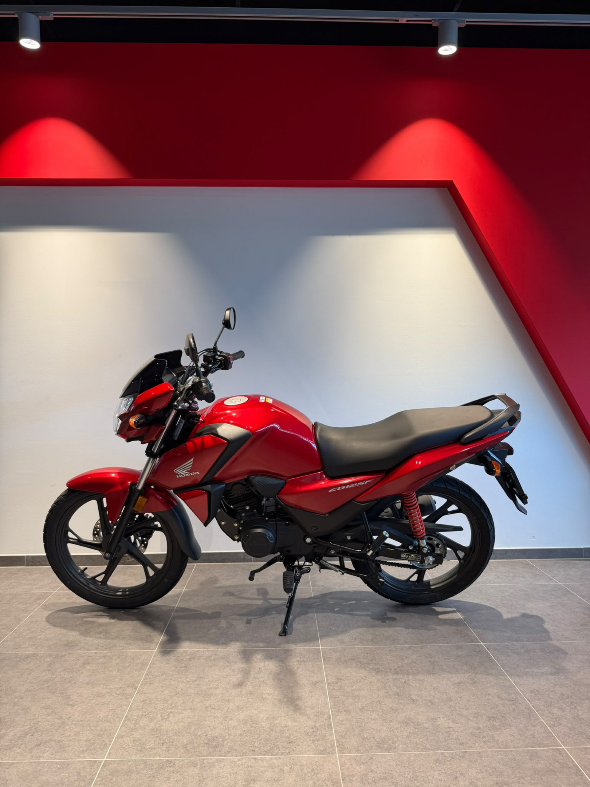 HONDA CB 125 F-image-1
