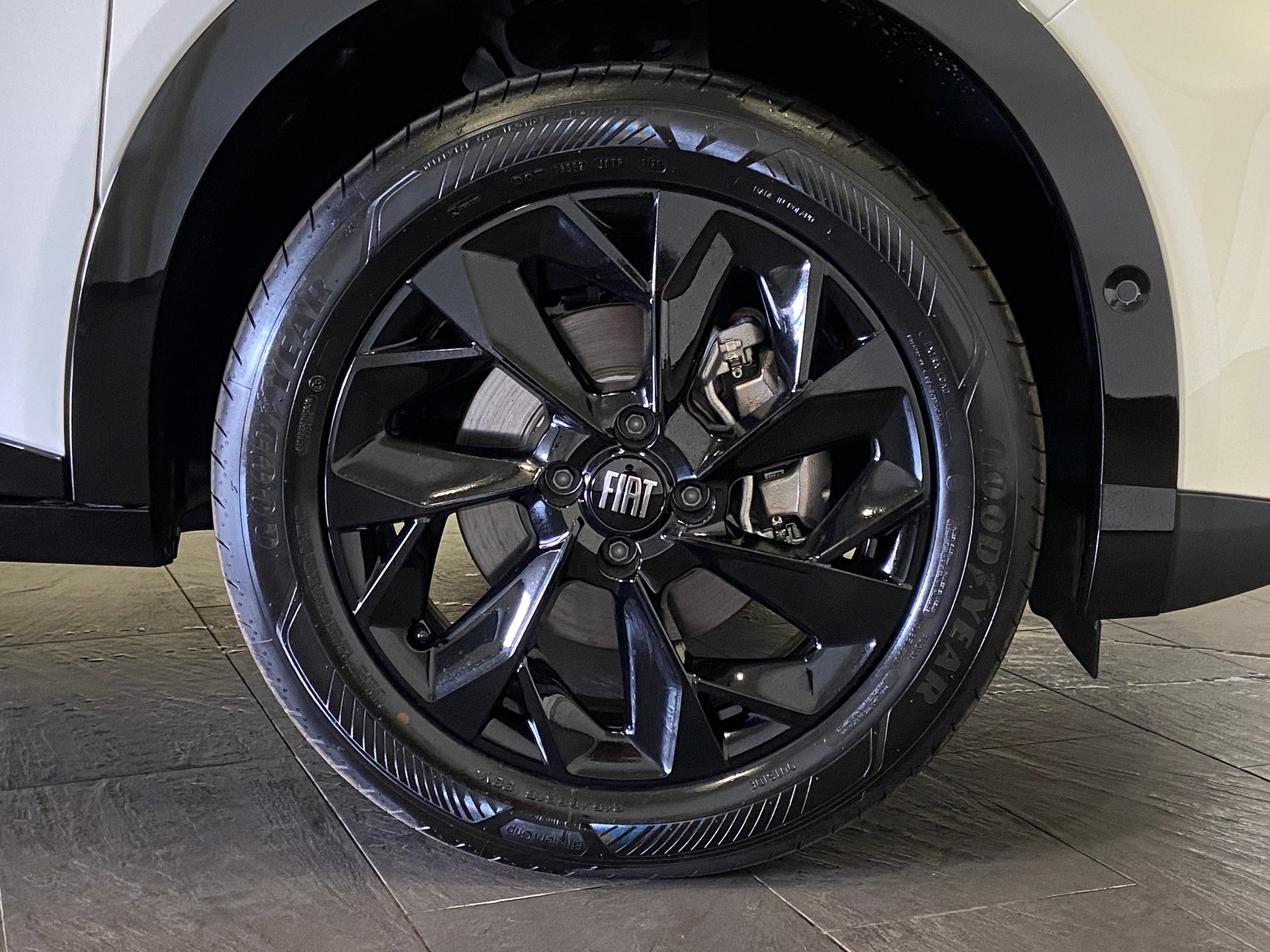 FIAT 600h Mild Hybrid Sport 145PS-showroom-element-2