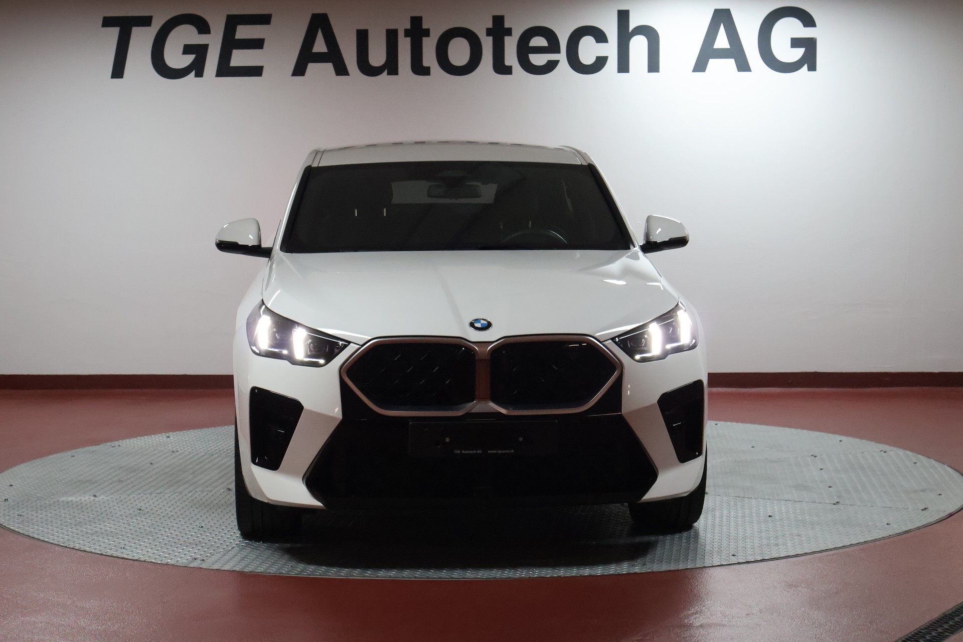 BMW X2 sDrive 18d 48V M Sport-showroom-element-1