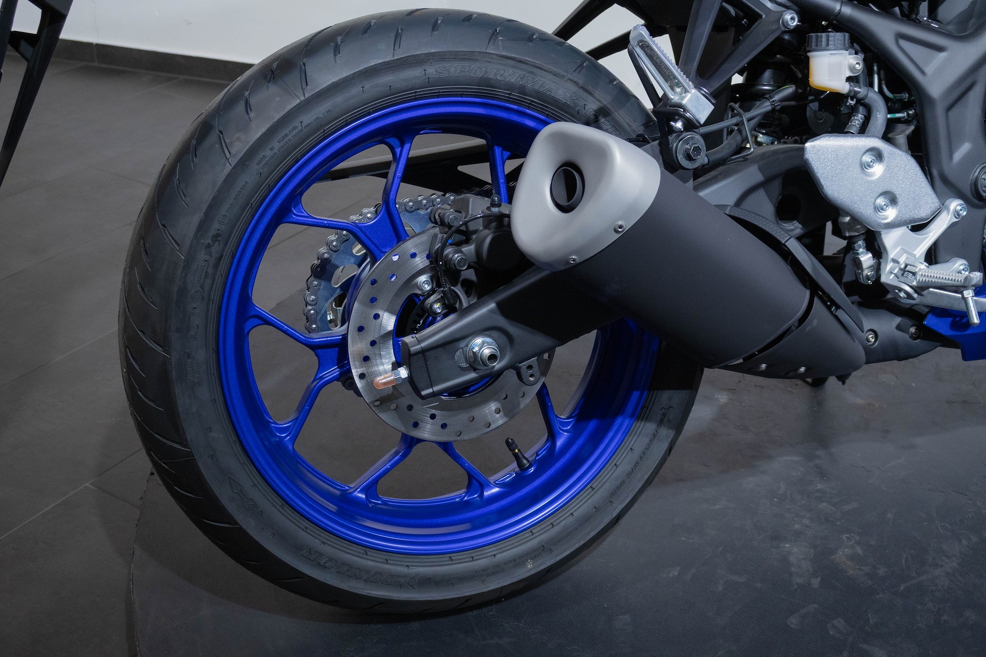 YAMAHA R3-image-9