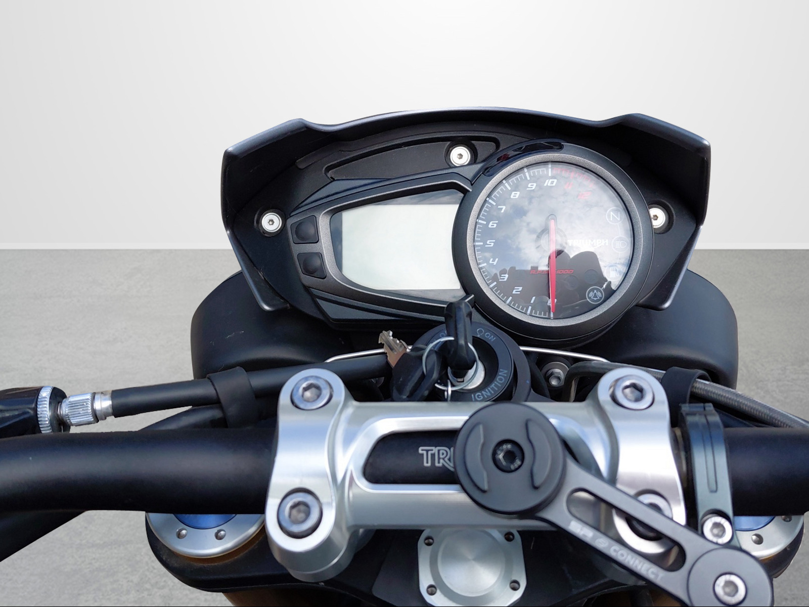 TRIUMPH Speed Triple R 1050 ABS-image-14