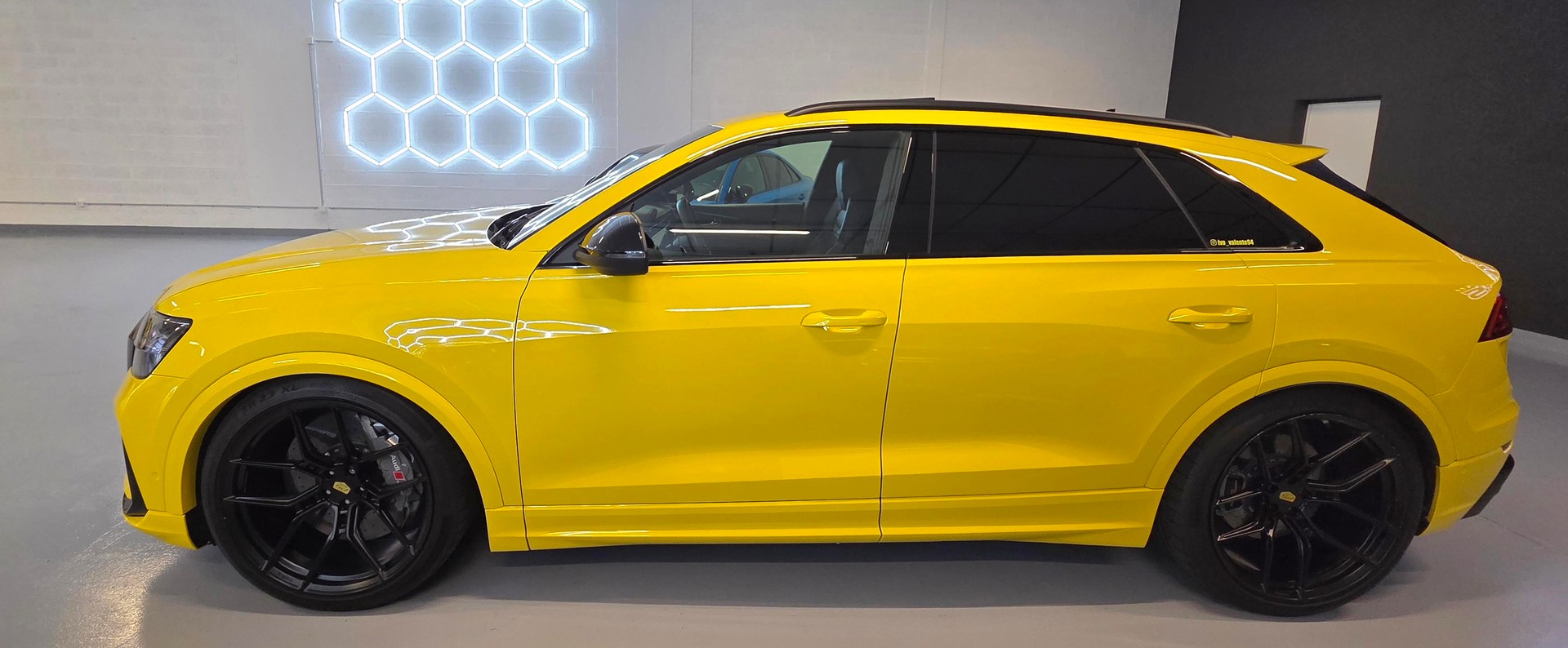 AUDI RSQ8 quattro tiptronic-image-1