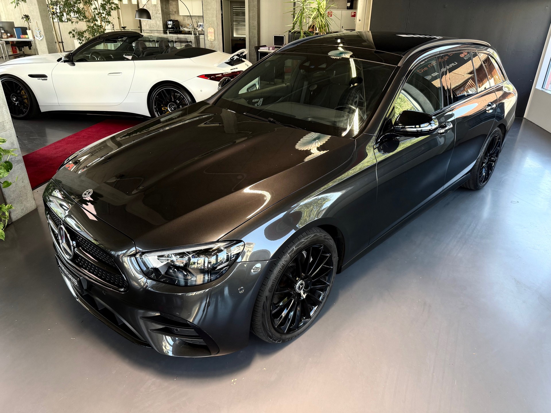 MERCEDES-BENZ E 220 d T 4Matic AMG Line 9G-Tronic-showroom-element-2