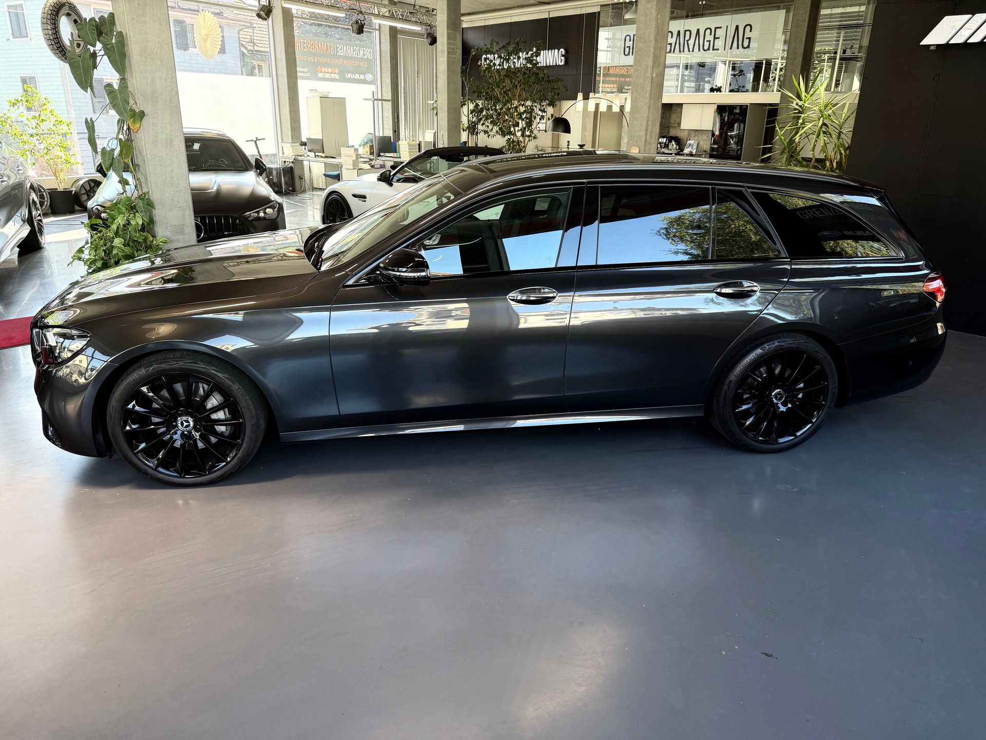 MERCEDES-BENZ E 220 d T 4Matic AMG Line 9G-Tronic-showroom-element-3